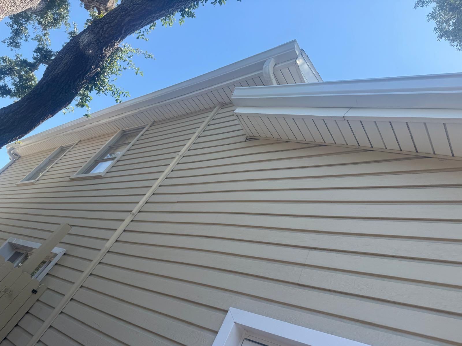 Residential Seamless Gutter Solutions in Tampa FL by Gutter Professors