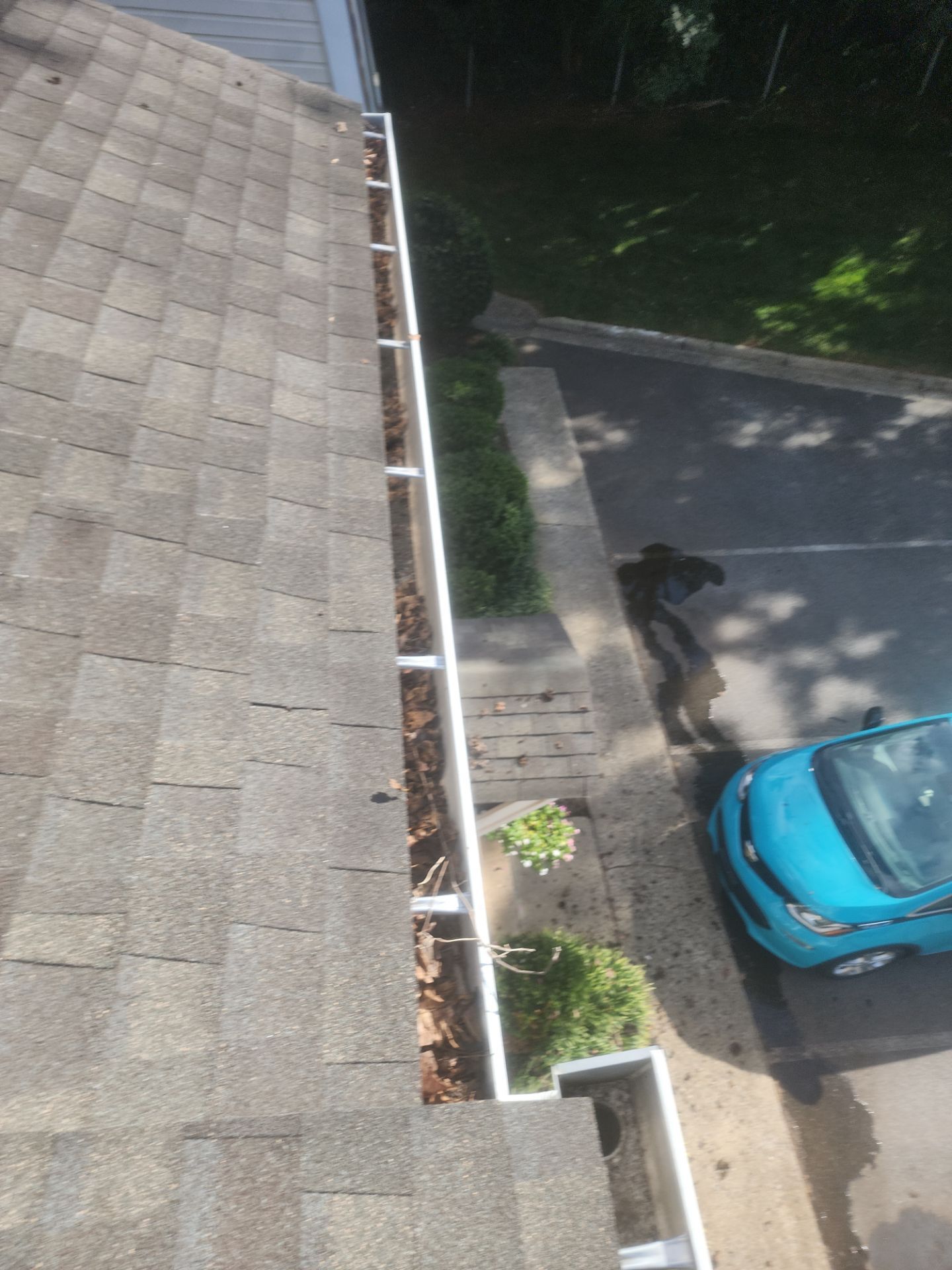 HOA gutter cleaning before