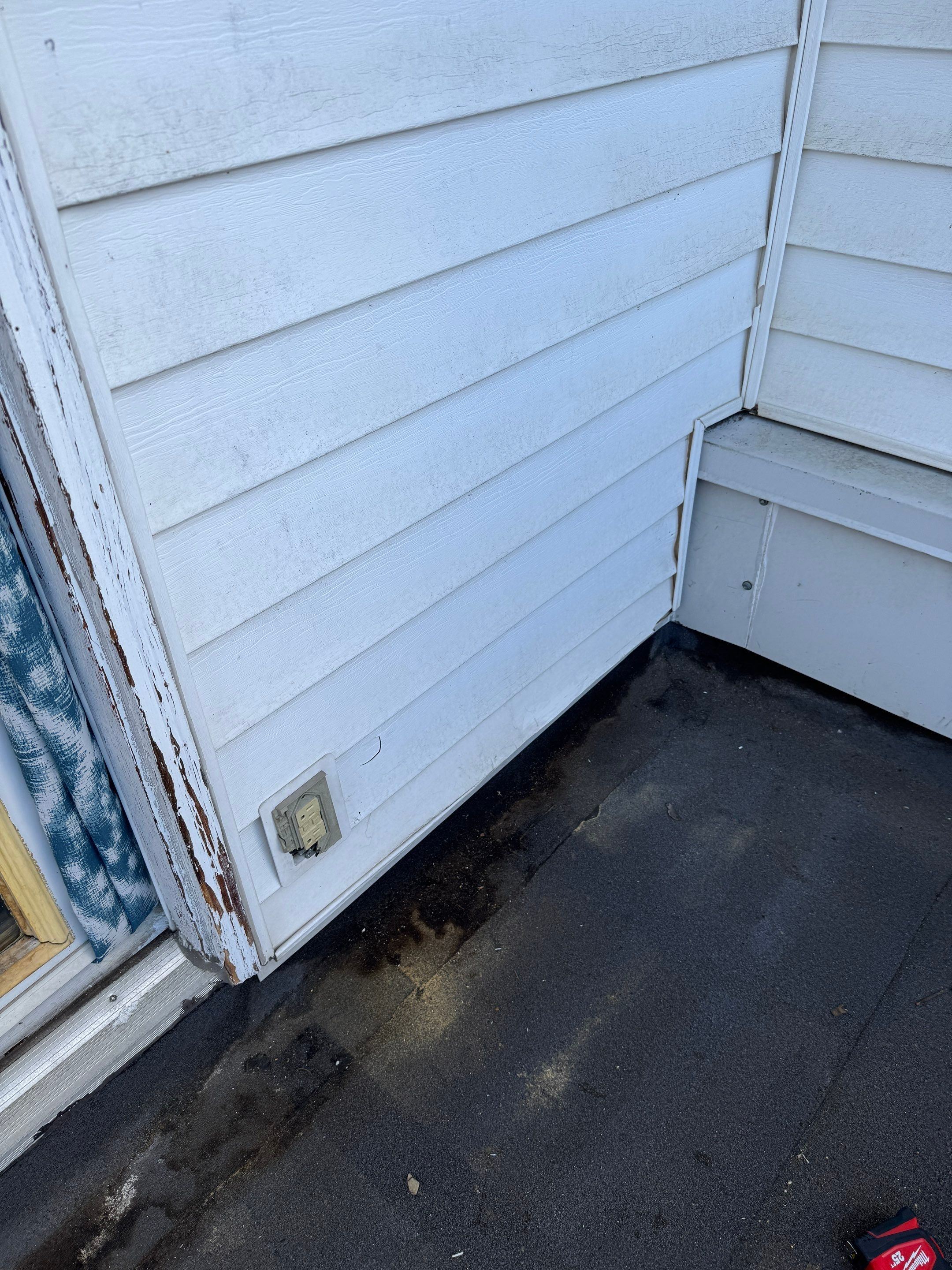 Composite Deck with Aluminum Framing  by YVR Construction Group