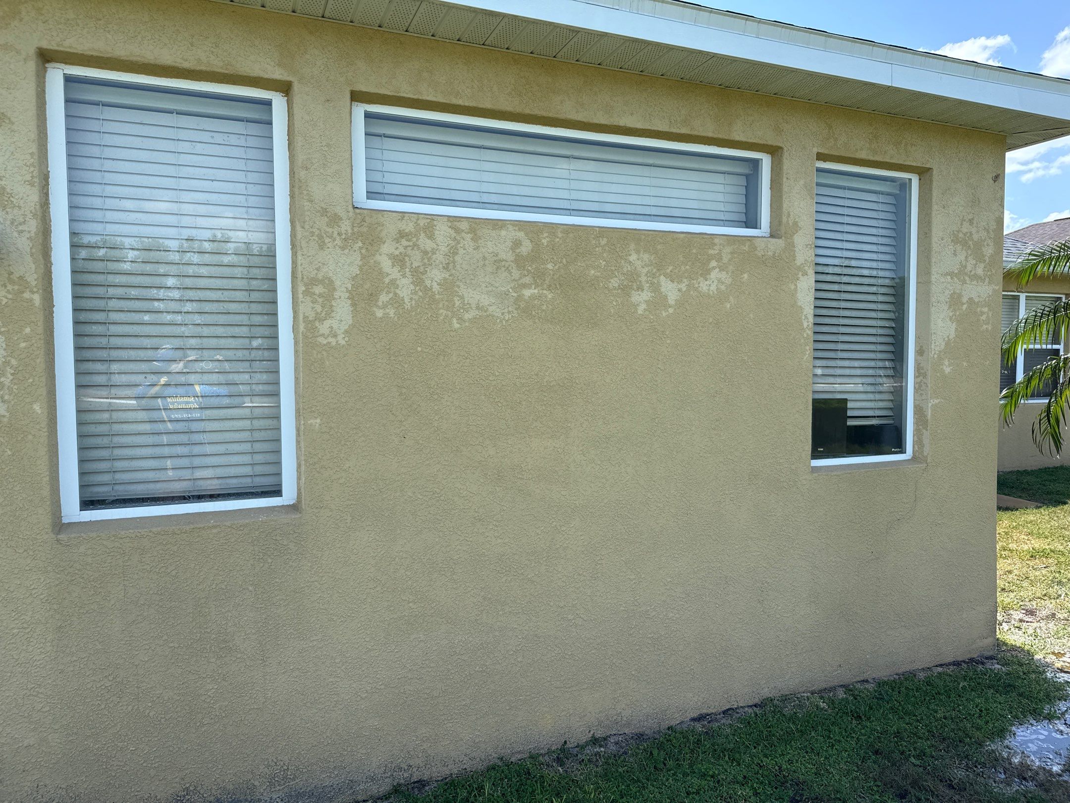 Driveway & Rear Wall Soft Wash | Lexington Community | Parrish, FL | Sunshine AquaWash by Sunshine AquaWash