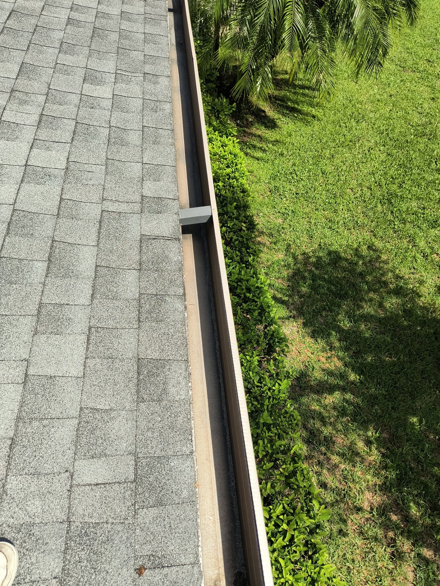 Aluminum Seamless Gutters using gutter cleaning in Sarasota FL by Gutter Professors