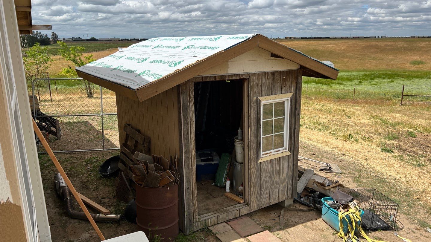 Metal roofing installation using Standing seam metal roofing system by Straight Edge Roofing Inc