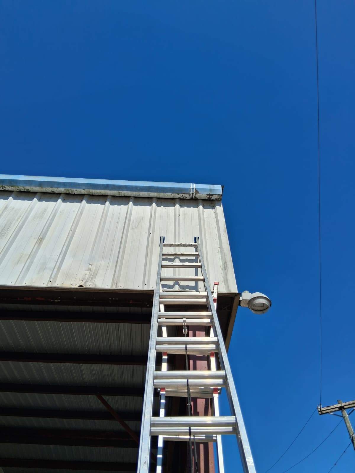 Clean Gutters and Seal Seams in Lakeland FL by Gutter Professors