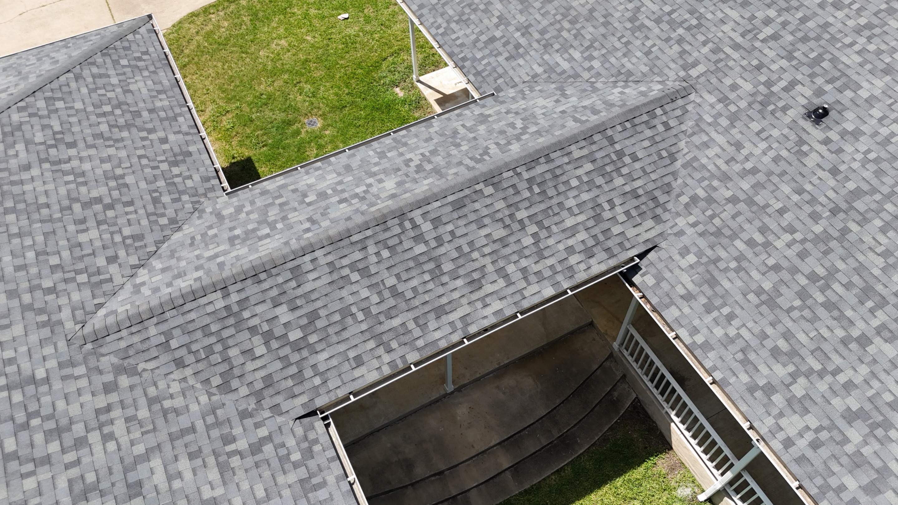 Estate Gray - Owens Corning TruDefinition Duration by RoofsOnly.com