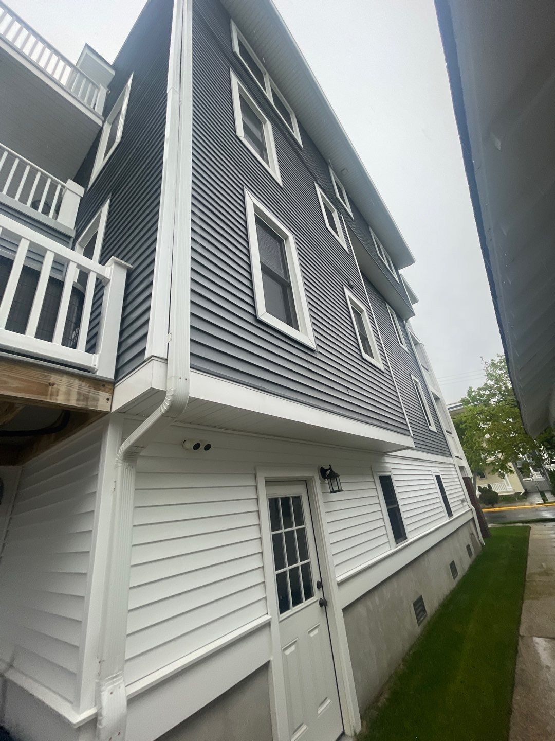 Building Wash, Decks, Railings & concrete by SJ Exterior