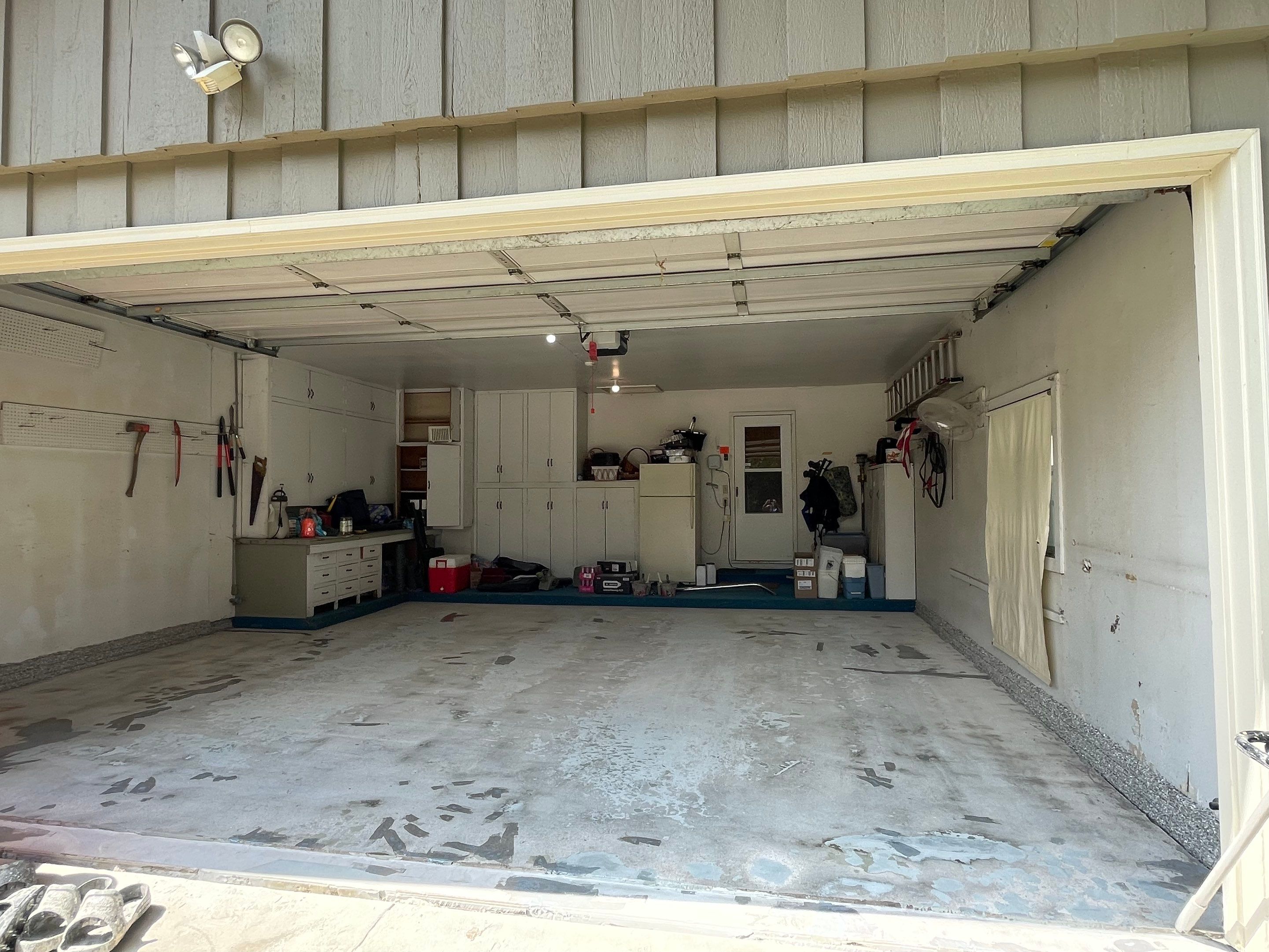 Custom Creekbed Garage Floor Coating in Sioux Falls by Select Painting, Coatings & Garage Cabinets