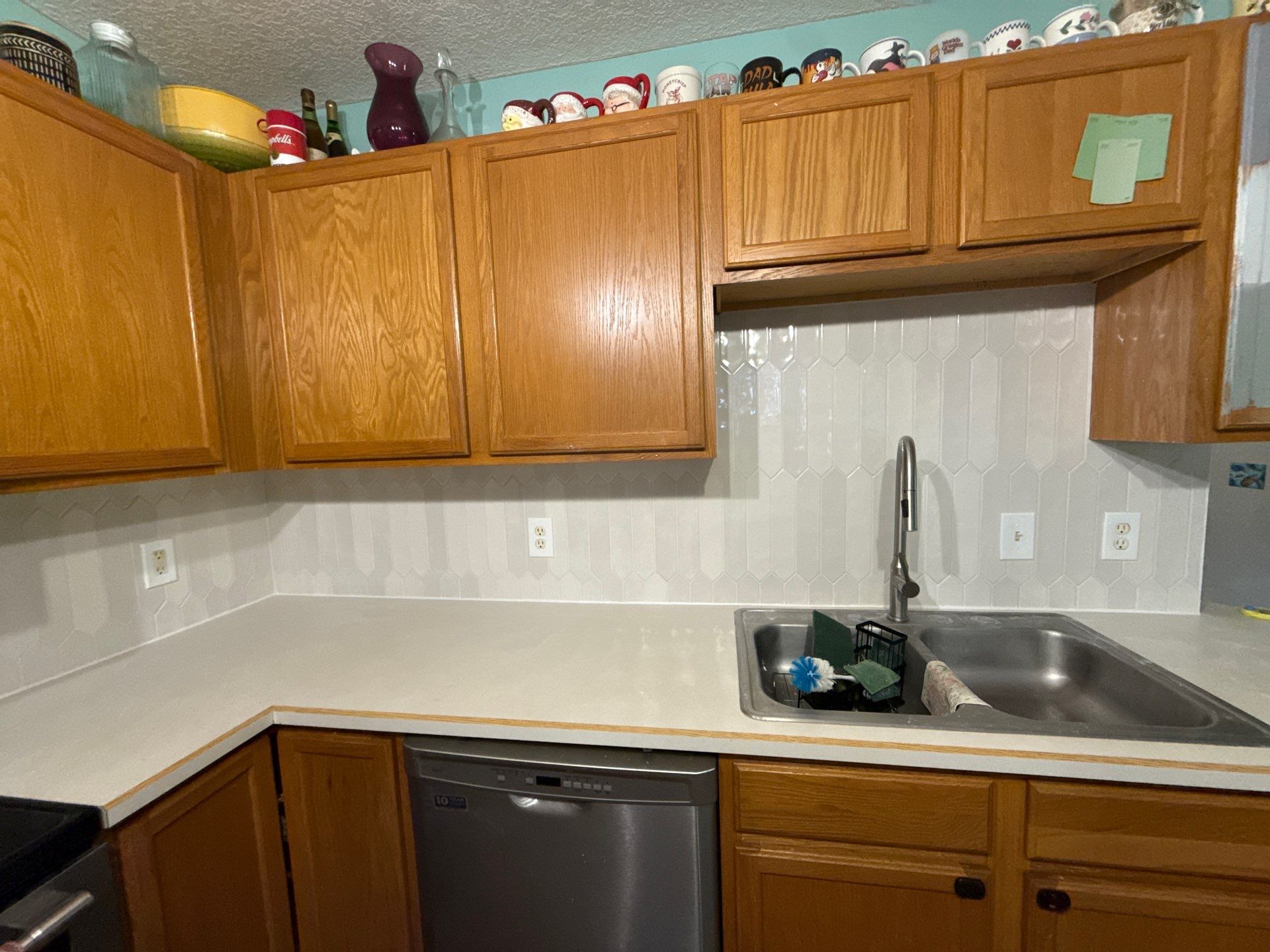 Tile Backsplash Installation by Axtra Hand