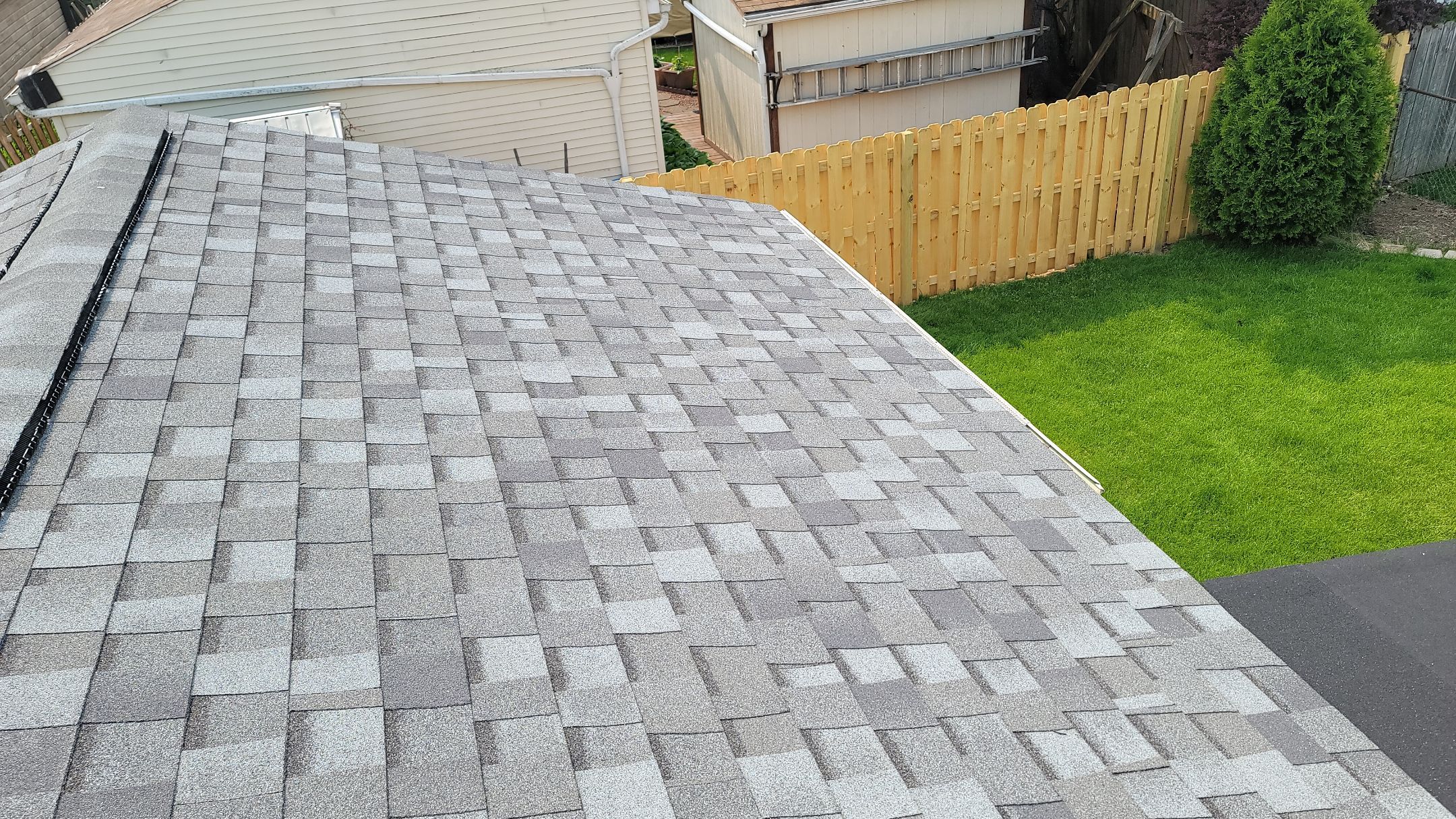 ATLAS PINNACLE COLOR: COASTAL GRANITE by Eagle Eye Roofing