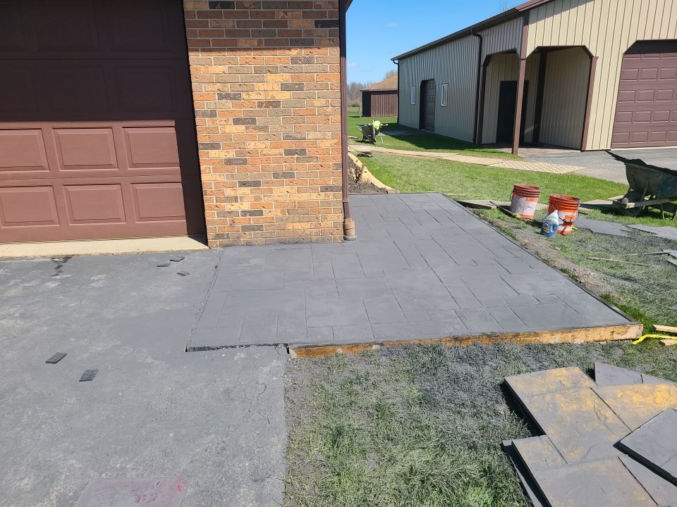Outdoor Living Addition and Concrete by Ivy Lea Construction