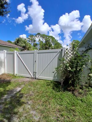 White Vinyl Privacy Fence Repair and Gate Installation in North Port