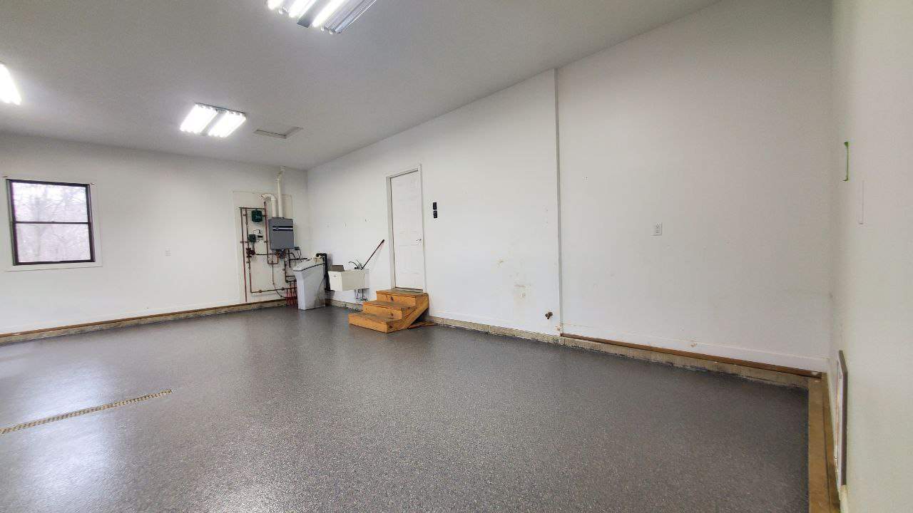 Briar Garage Clinton by Loud Bros