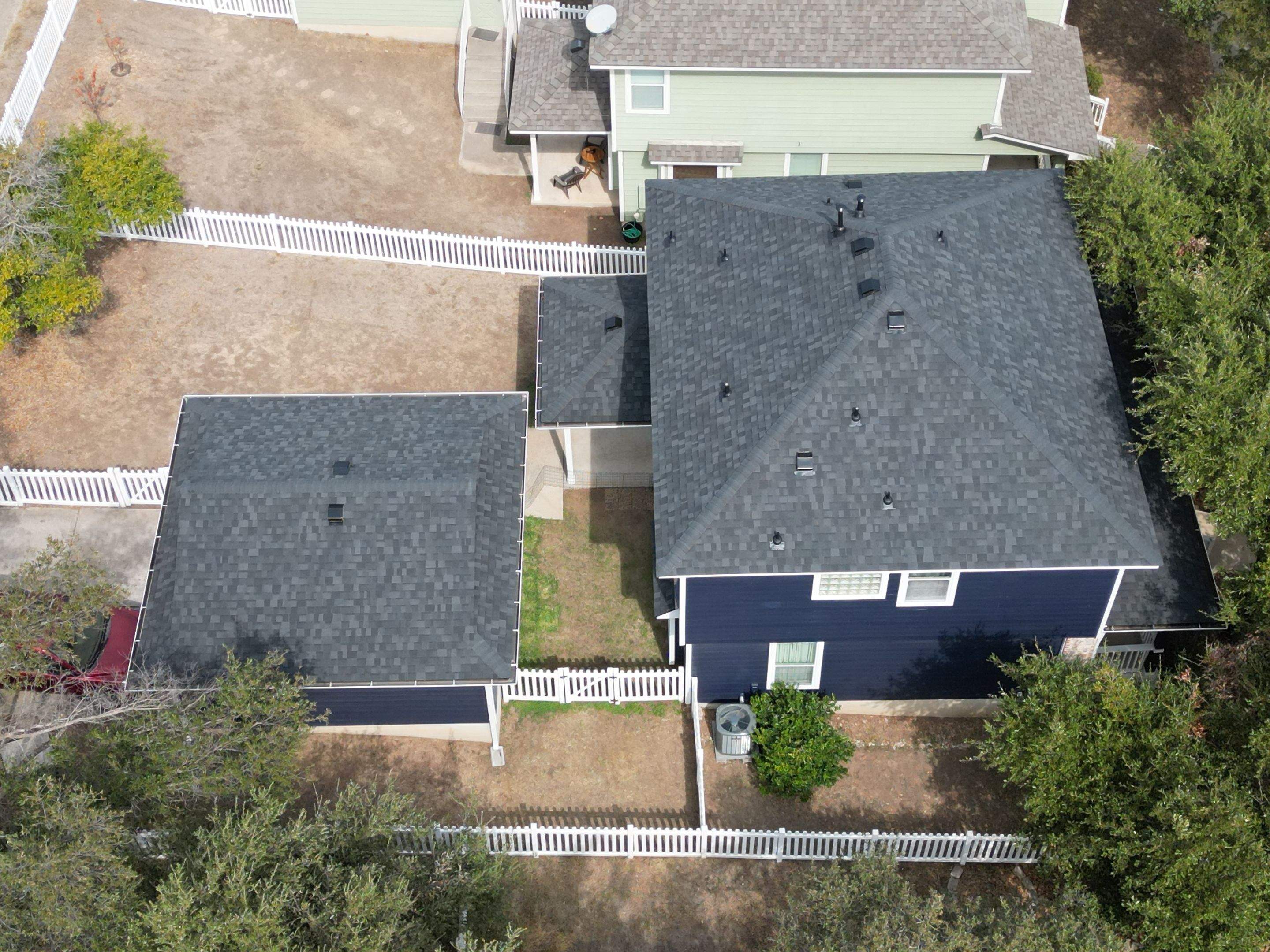 Onyx Black - Owens Corning TruDefinition Dutration by RoofsOnly.com