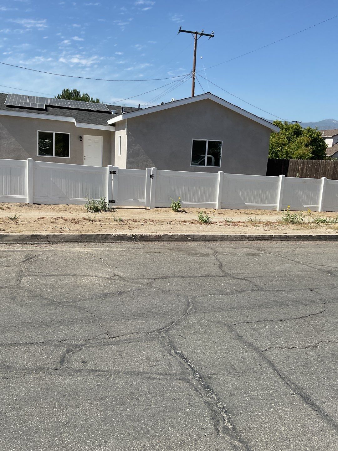 Fence installation using 6ft and 4ft vinyl  by Fence Guys Inc. 