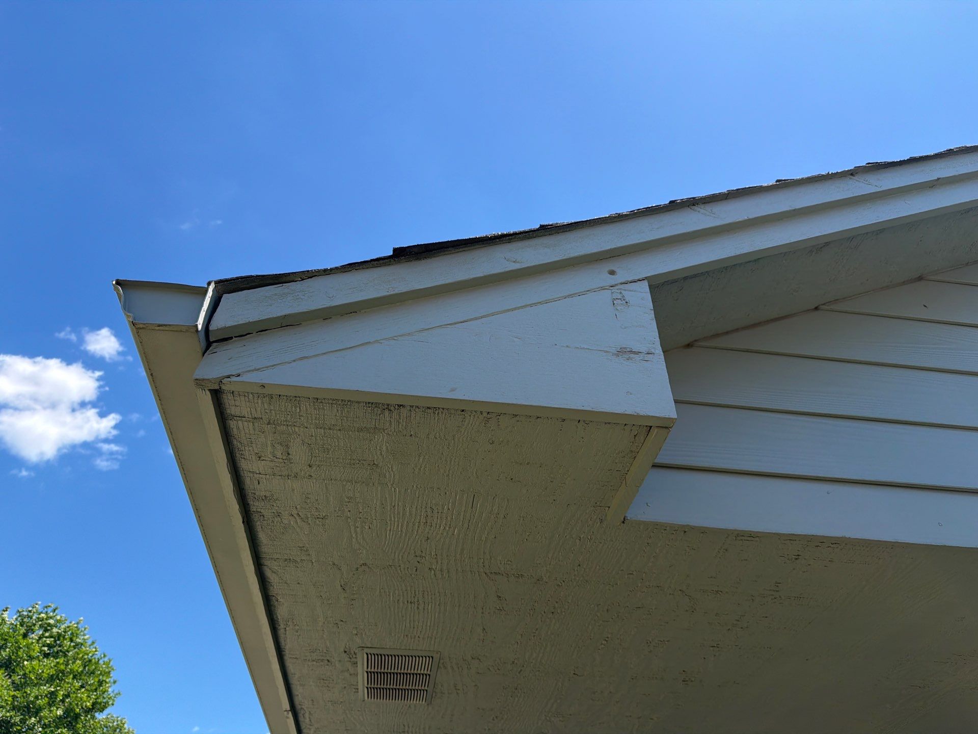 Full Exterior Painting and Siding Refresh in Hartford by Select Painting, Coatings & Garage Cabinets