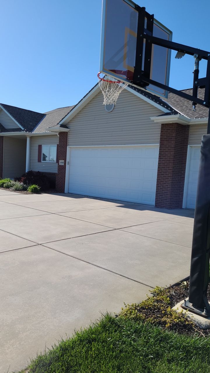 Residential Re-Roof using Landmark Shingles by White Castle Roofing