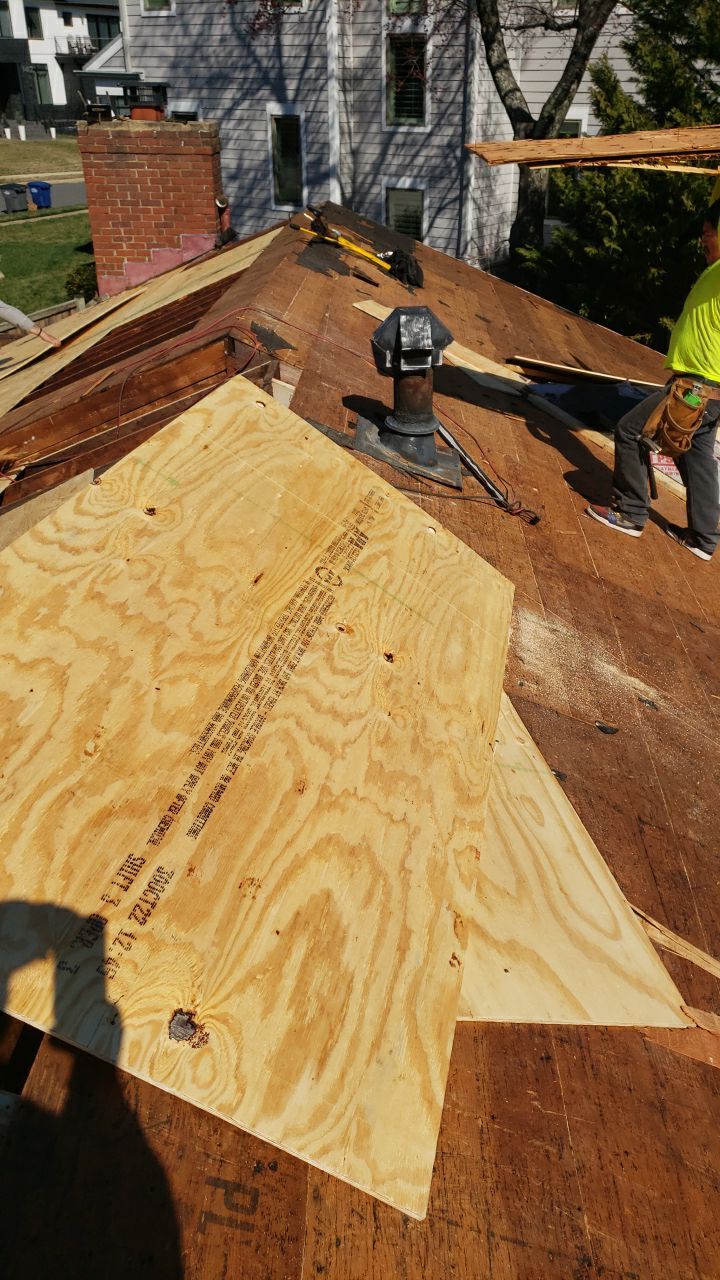 McLean: CertainTeed Landmark Designer Shingles in Charcoal Black by RM Banning, Inc.