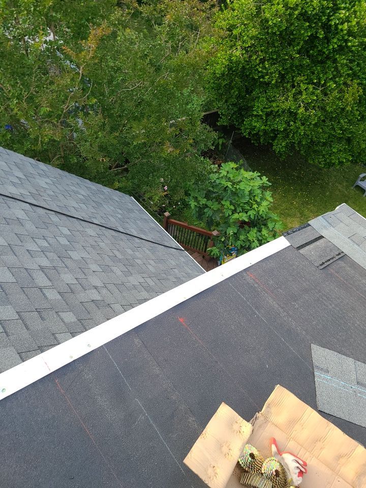 Arlington: CertainTeed Landmark Architectural Shingle in Georgetown Gray by RM Banning, Inc.