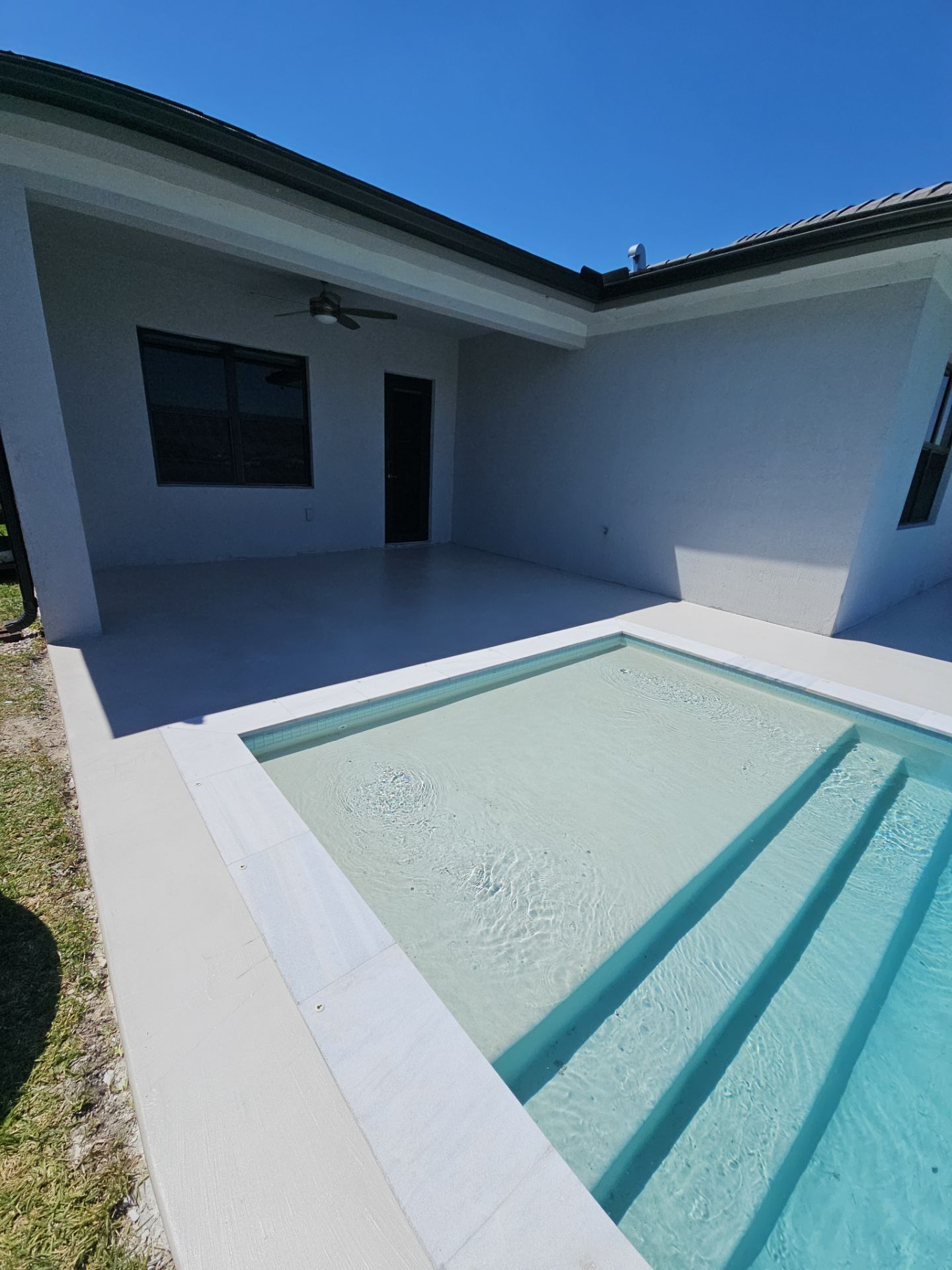 Pool Deck Resurfacing by Seamless Surfaces