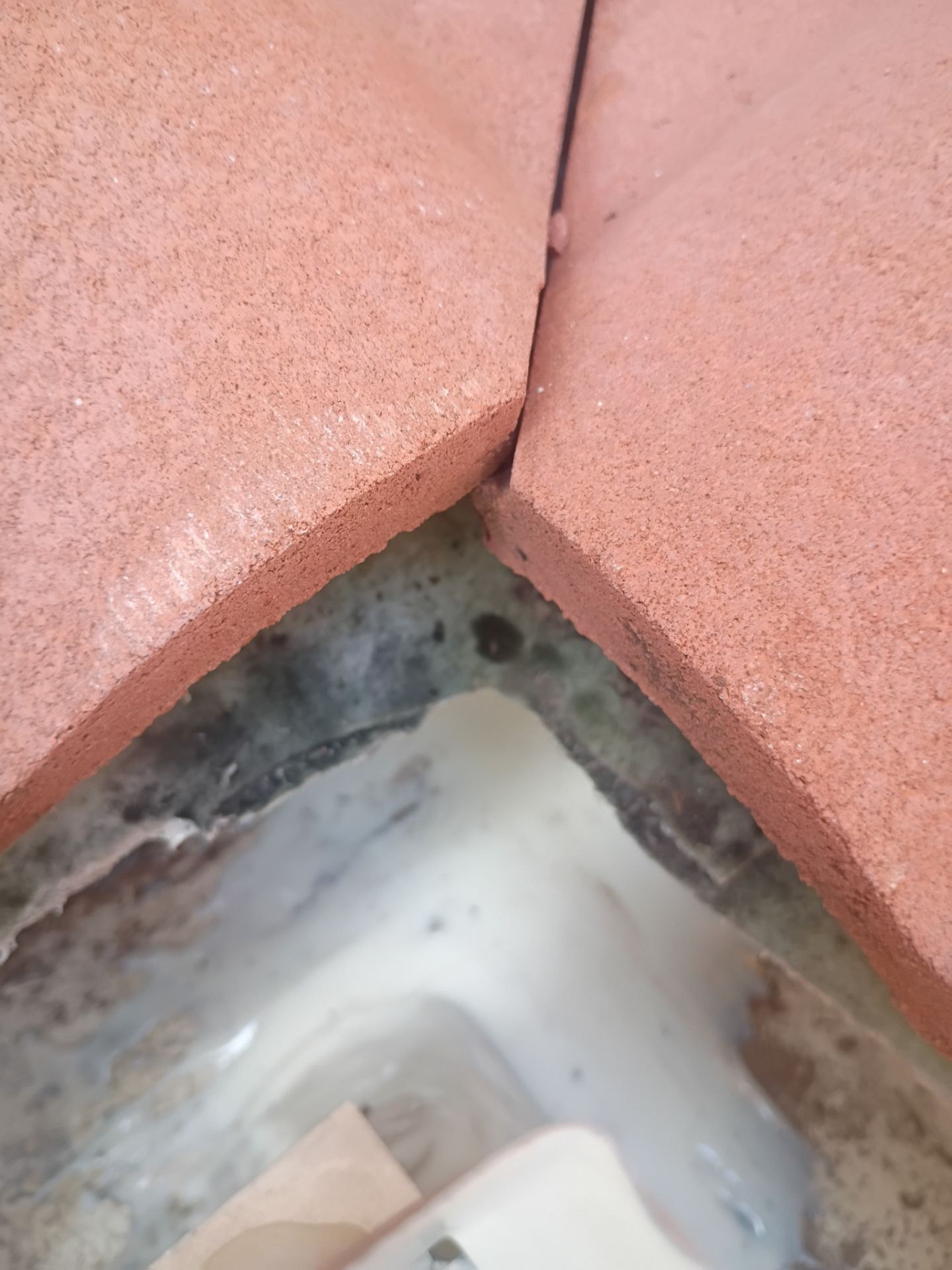 Aluminum Seamless Gutters using seal gutters in Fort Myers FL by Gutter Professors