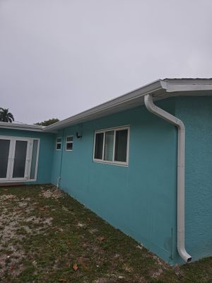 White K Style Seamless Gutters using 6 Inch Seamless Gutters with Downspouts in Fort Myers FL