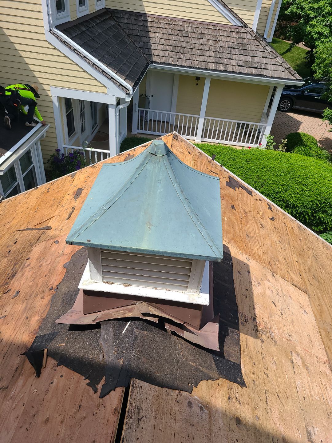 Arlington: CertainTeed Grand Manor Designer Shingles in Weathered Wood by RM Banning, Inc.