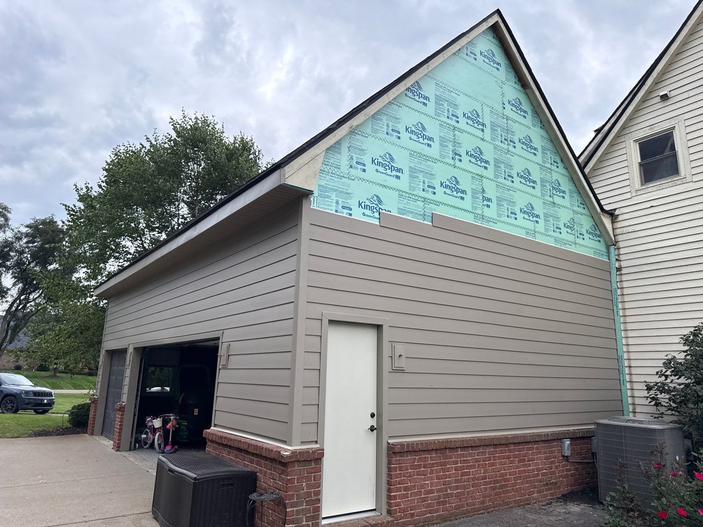 Siding Replacement using Alside S7 Cedar Mill Grain Pebble by 180 Contractors