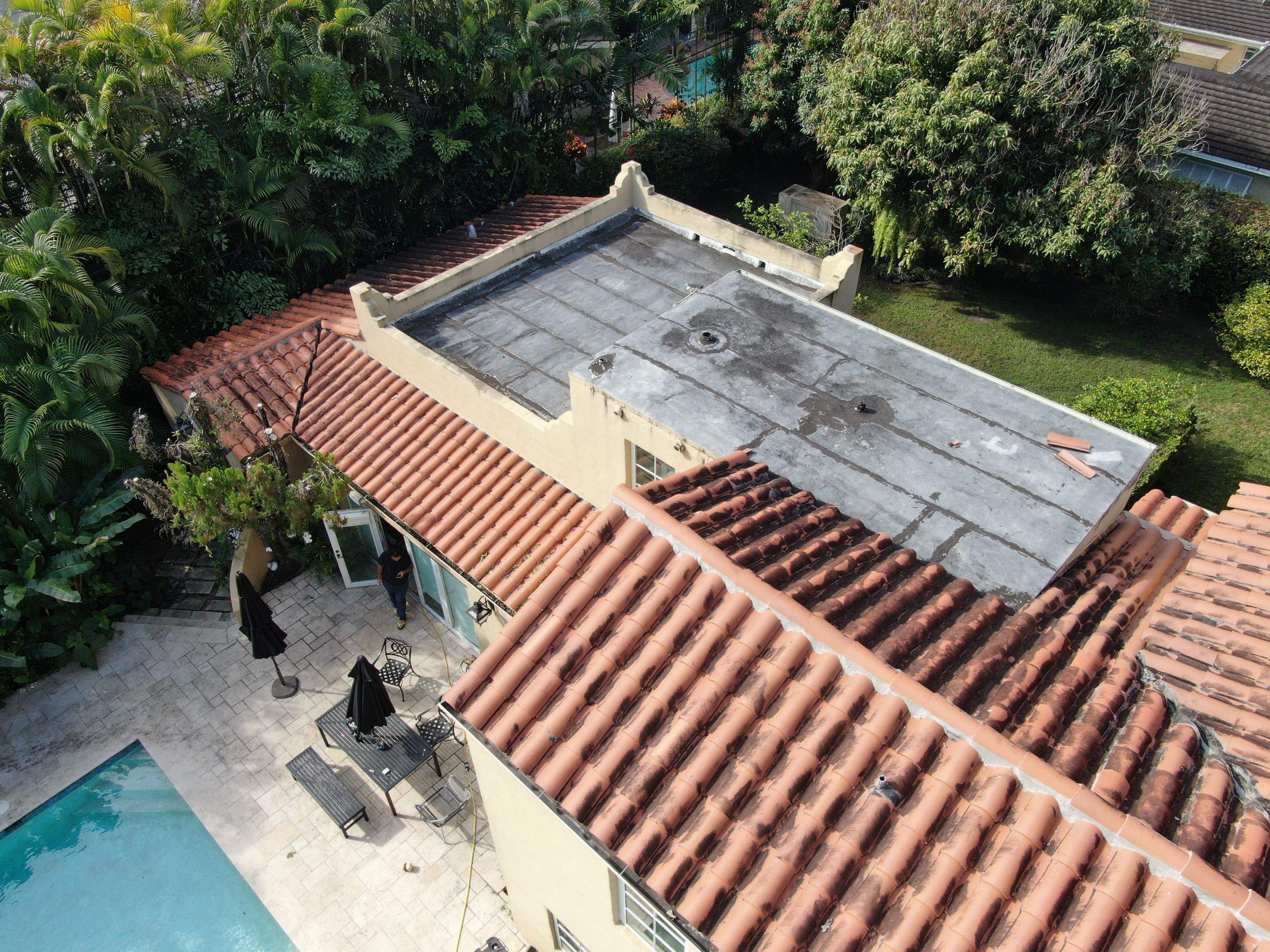 Verea Spanish S  - Fume Color by Istueta Roofing