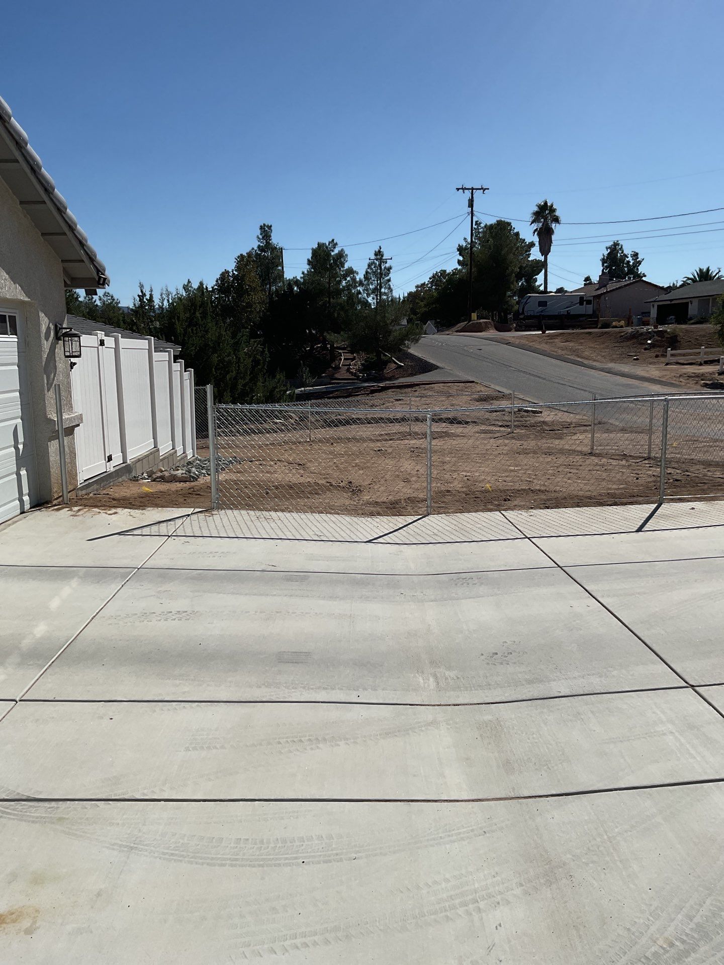 Fence Installation using chain -link by Fence Guys Inc.