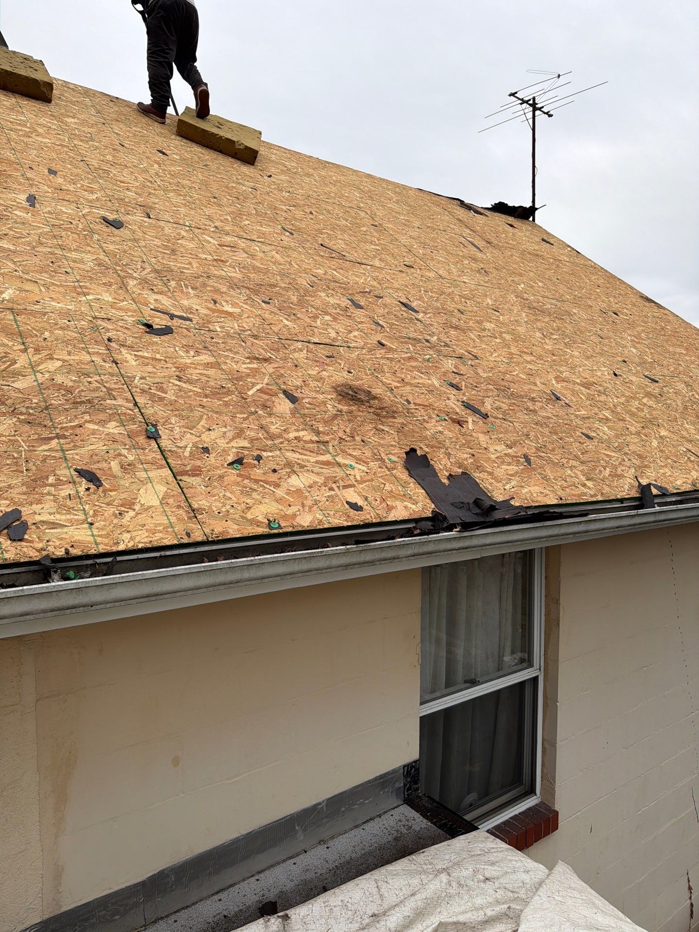 Residential Roofing Installation using GAF Timberline HDZ Fox Hollow Grey by Rainstoppers Roofing