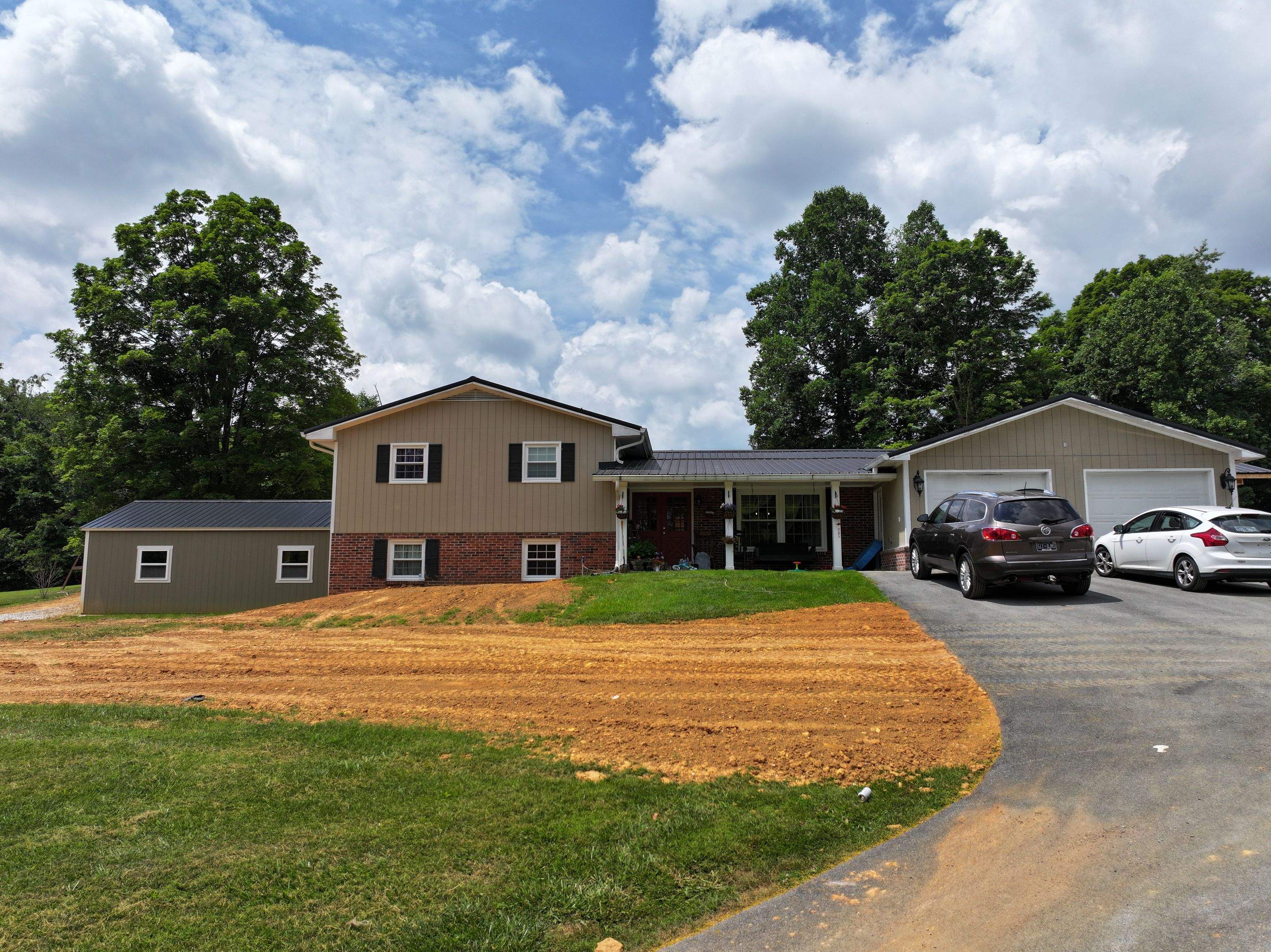 Farrell Residence  by Omnia Roofing