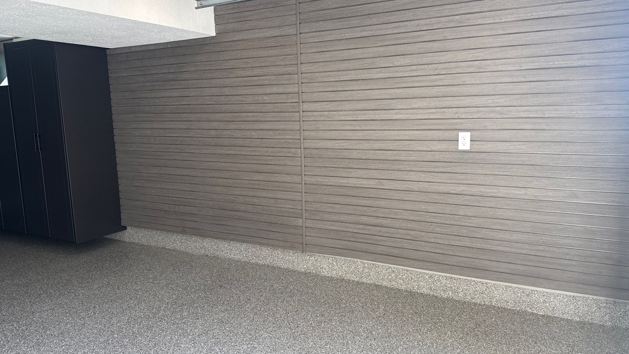 Wow Look Floor to Ceiling Slatwall by Banner Garage