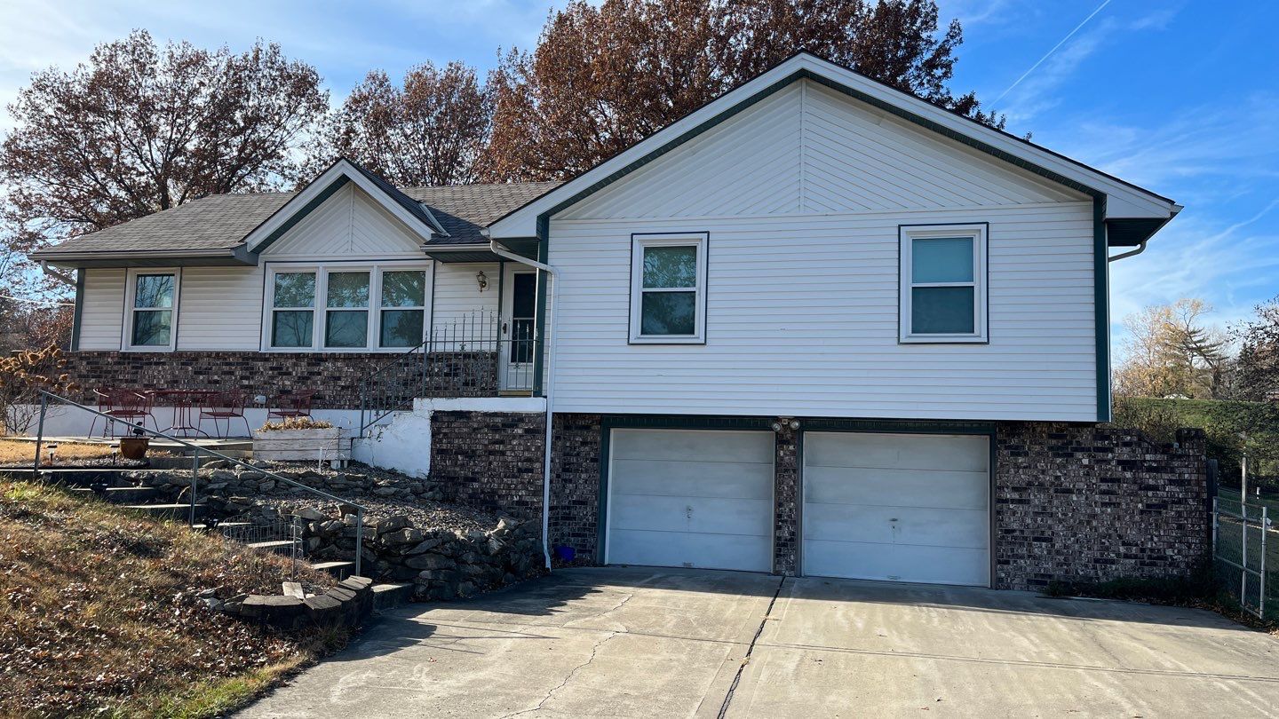 Siding Installation using Exterior Portfolio Vinyl Siding by EEC Windows, Siding & Roofing