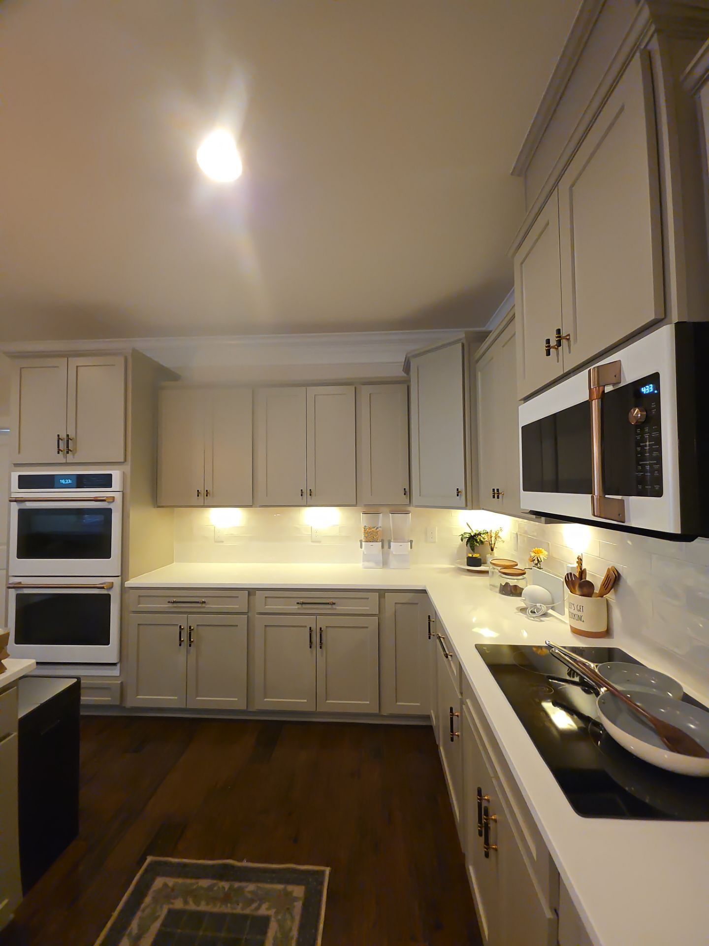 From Dated to Dazzling: A Bright Kitchen Transformation in Holly Springs by Elite Remodeling and Design LLC