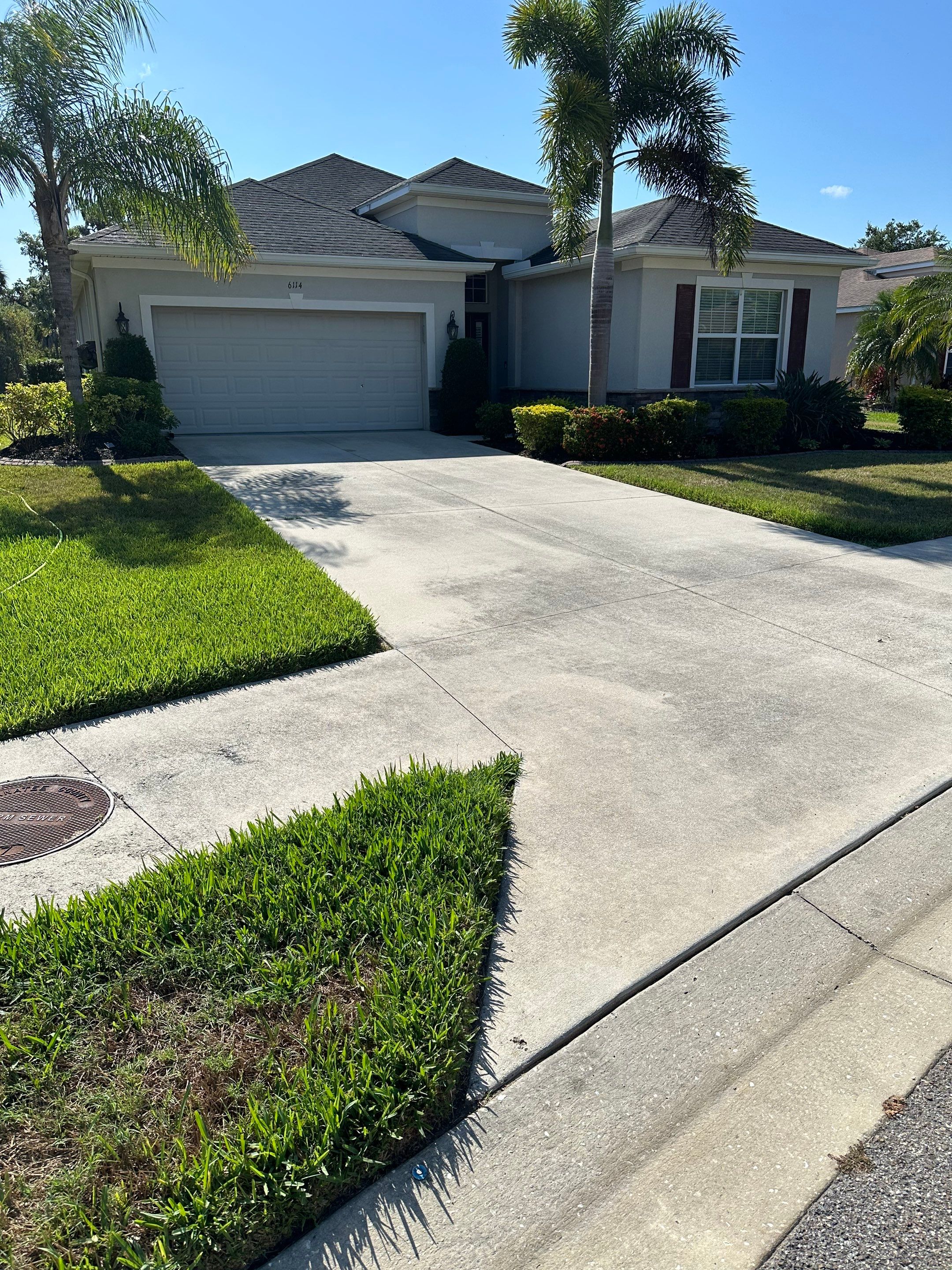 🚗 Concrete Driveway & Sidewalk Cleaning – Old Mill Preserve, Palmetto, FL by Sunshine AquaWash
