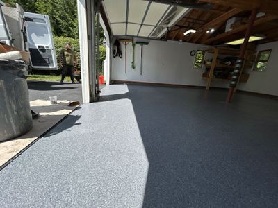 Garage in Londonderry, NH 03053