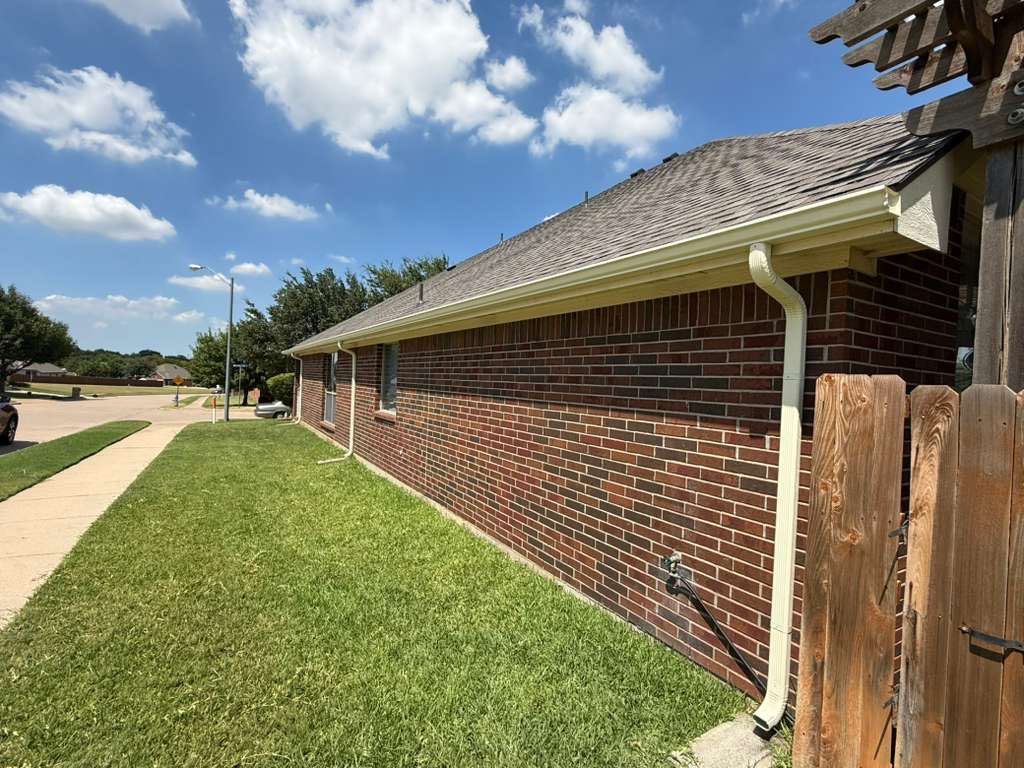 Project in Fort Worth  by Armor Roofing | Exteriors