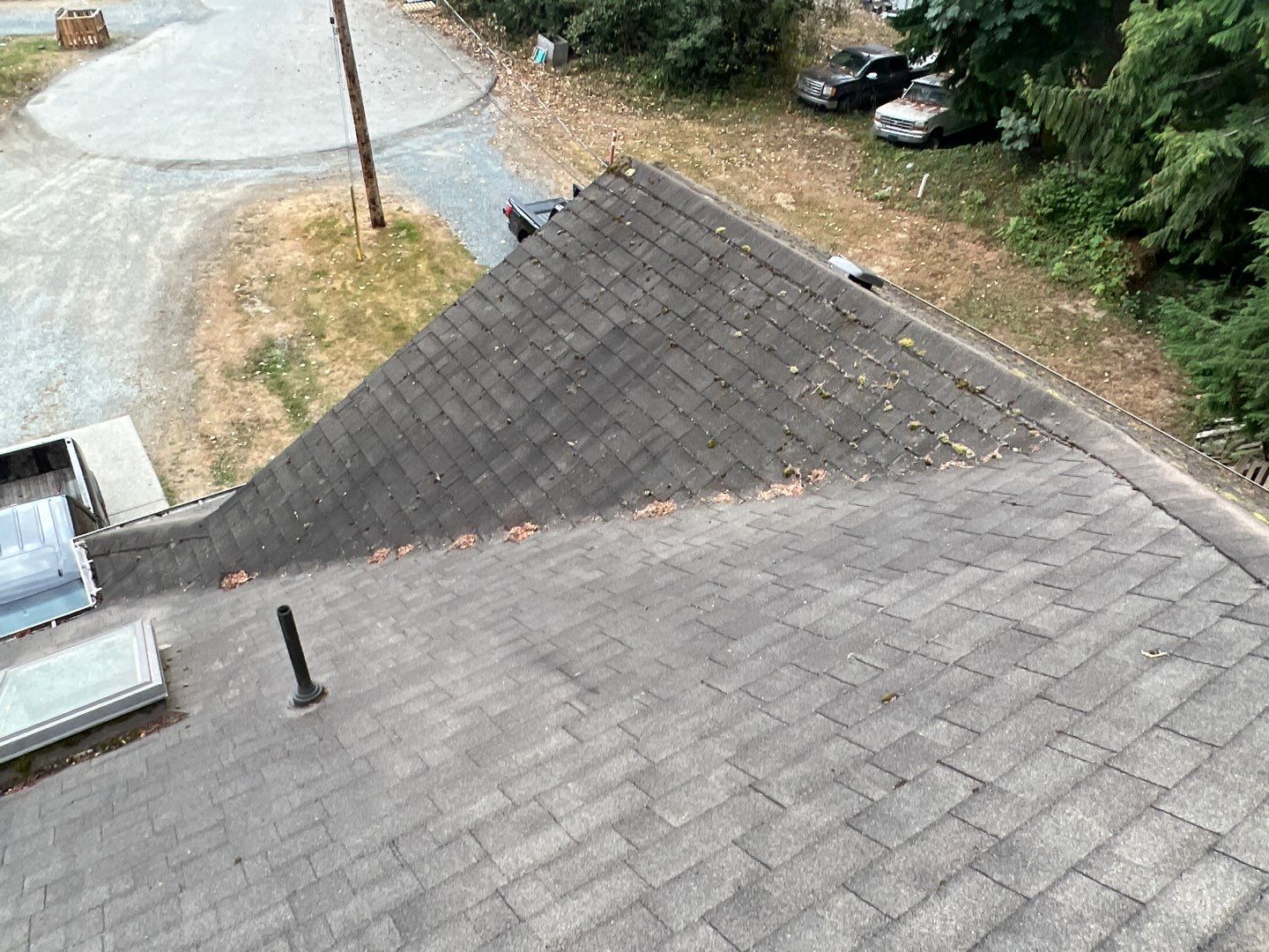Residential Roofing Installation using OC Oakridge shingles by Top Notch Roofing Inc