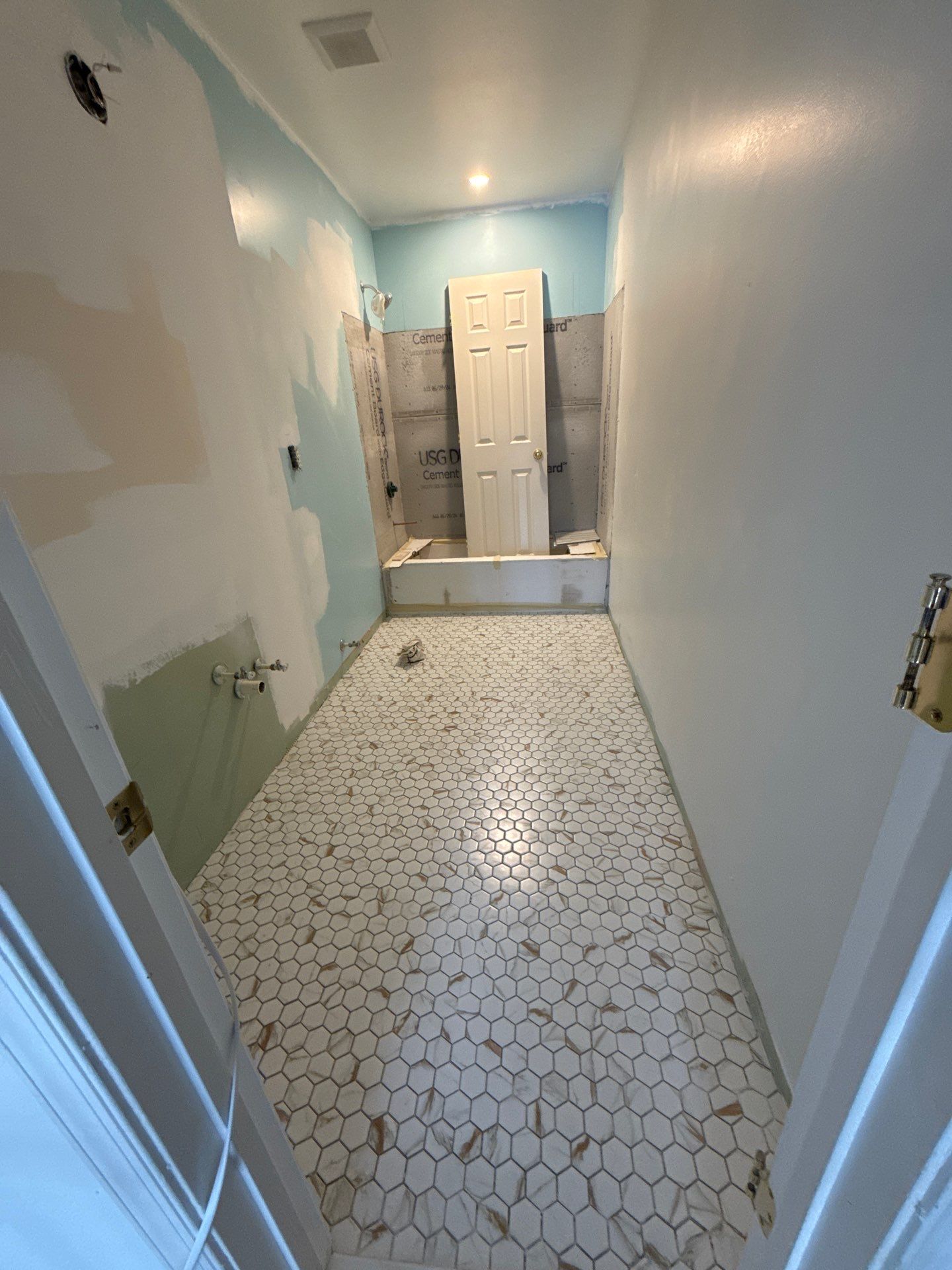 Full bathroom remodeling by Jesus Master Handyman LLC 