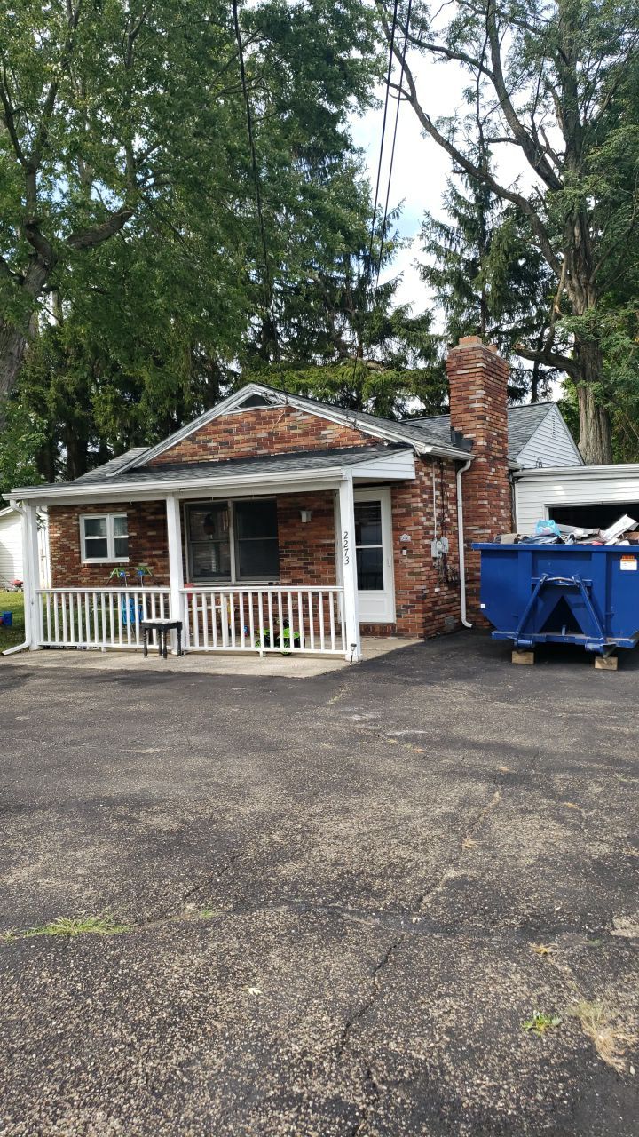 Brand: Atlas Pinnacle Color: Pristine Scotchgard Coastal Granite Drip: White by Eagle Eye Roofing