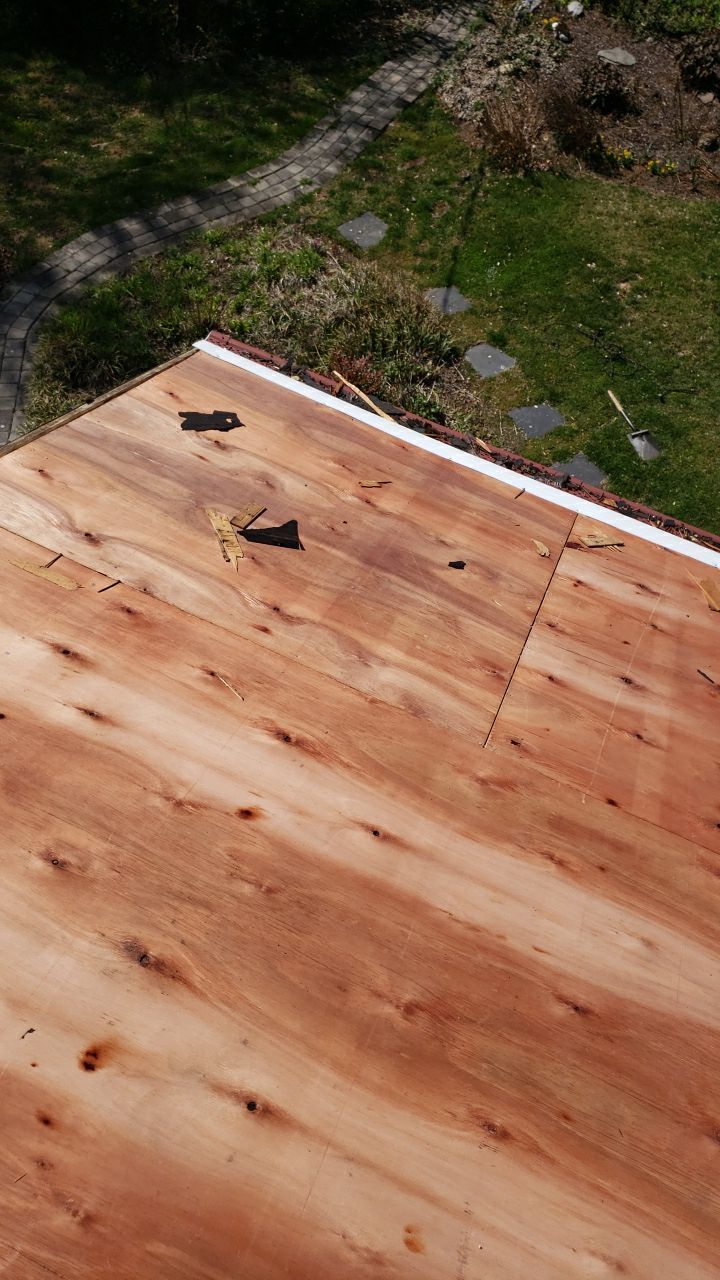 McLean: CertainTeed Landmark Designer Shingles in Charcoal Black by RM Banning, Inc.