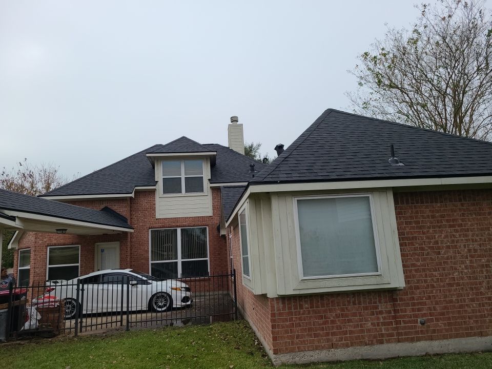 SureStart PLUS 4-STAR Warranty Fully covers materials, labor, tear-off and disposal expenses in years 1-50. by Roof Concepts Construction