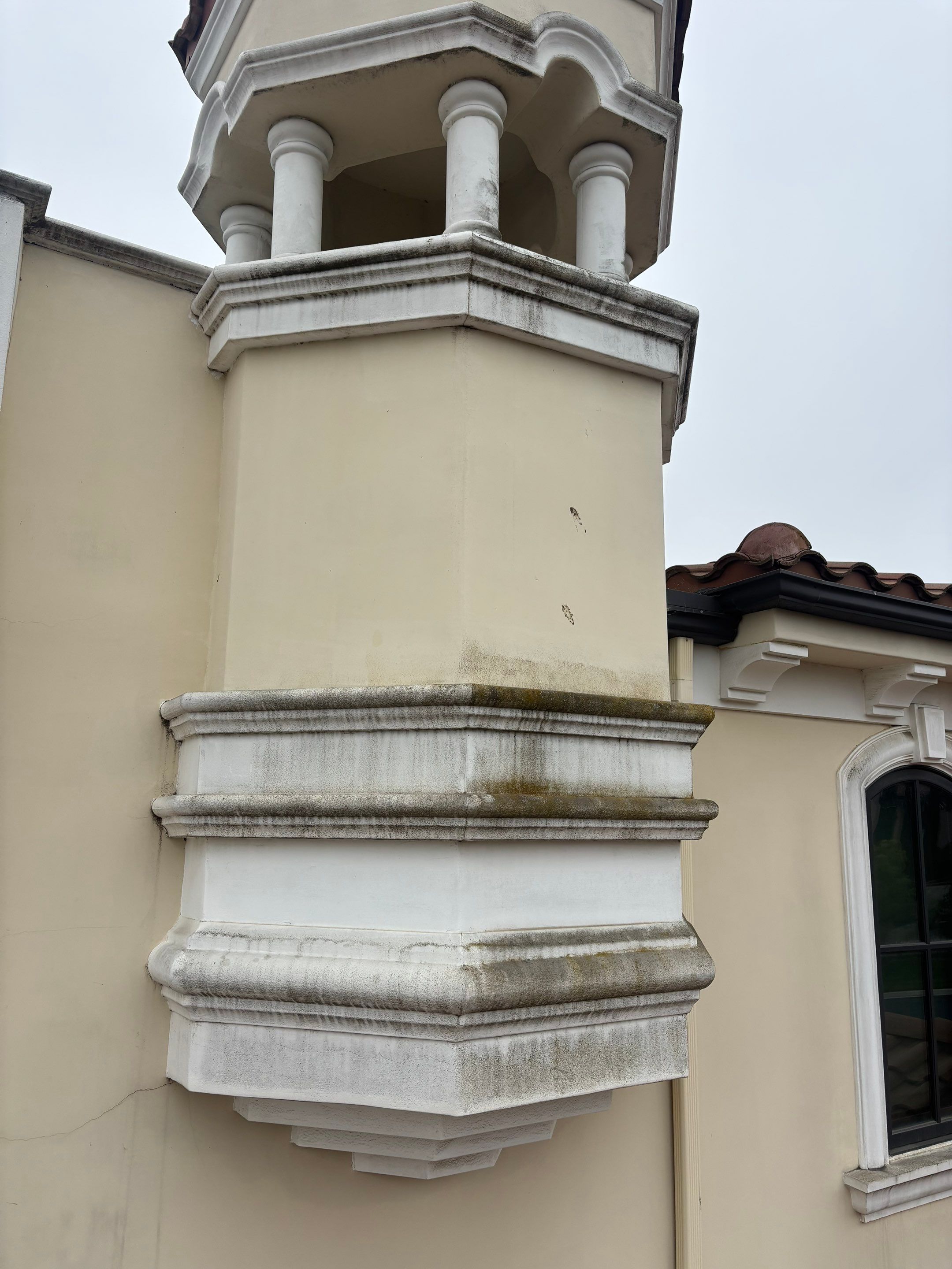 Mansion Exterior Pressure Washing by Pirate Pete’s Power Washing