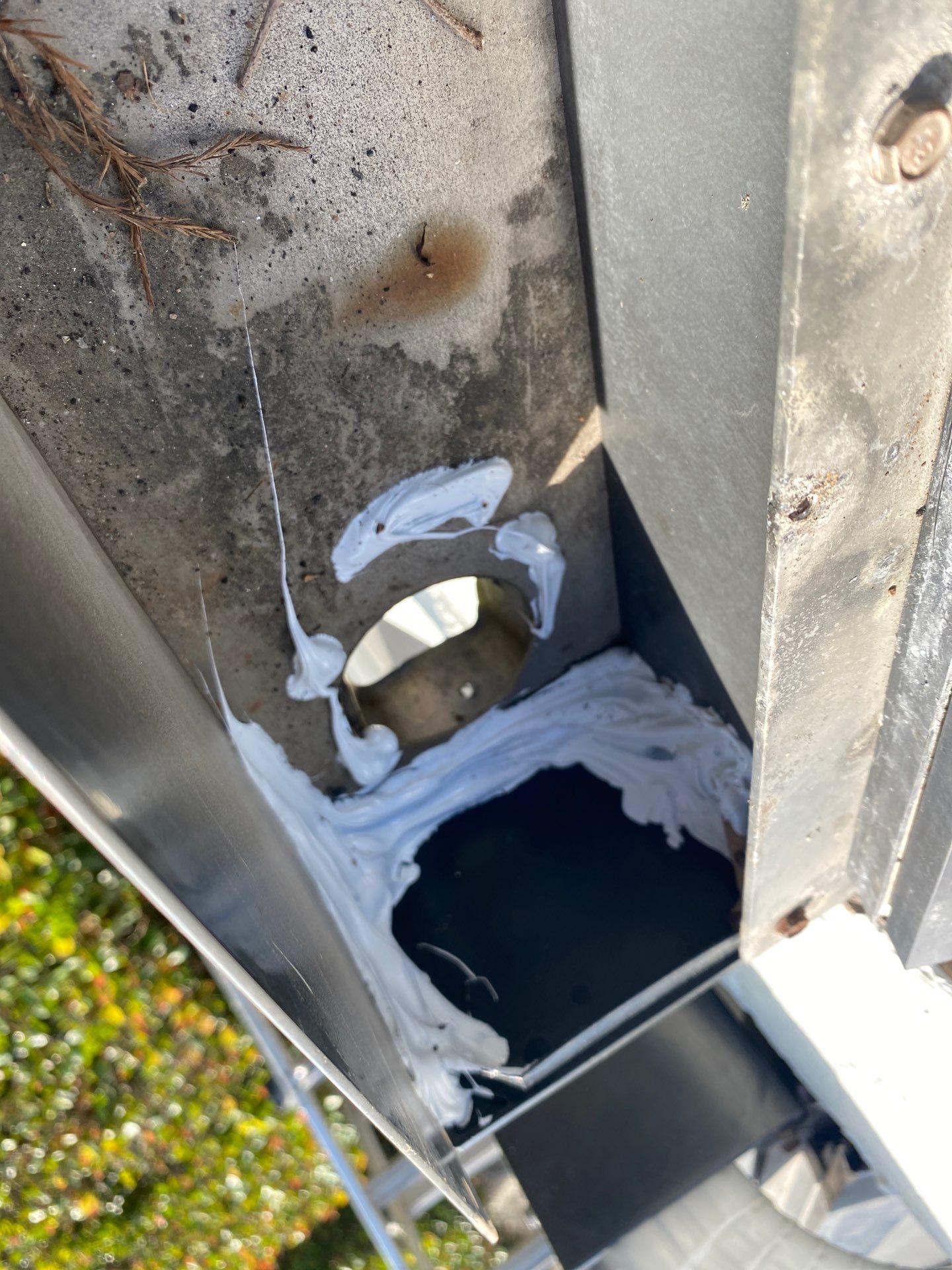 Gutter cleaning all buildings are the same for 6 units in Fort Myers FL by Gutter Professors