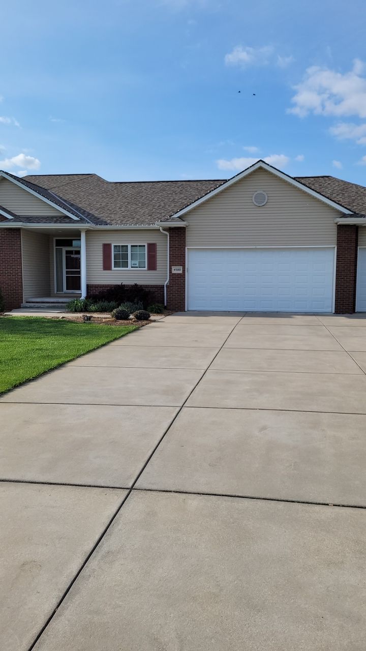 Residential Re-Roof using Landmark Shingles by White Castle Roofing