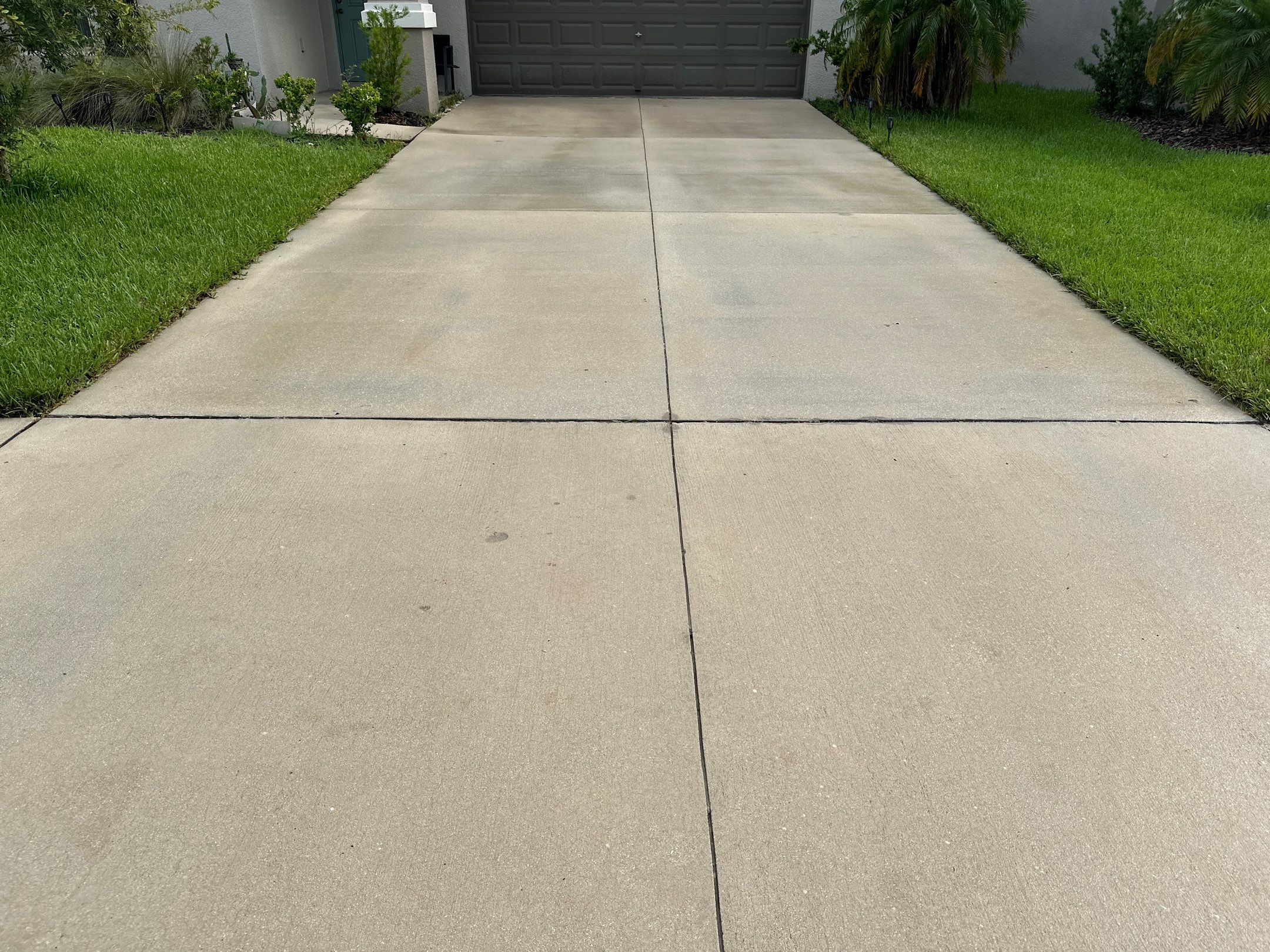 🚿 Concrete Driveway, Sidewalk & Entryway Cleaning – Trevesta Community, Palmetto, FL by Sunshine AquaWash