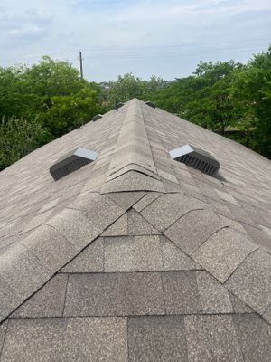 Residential Roofing Installation using Owens Corning Oakridge