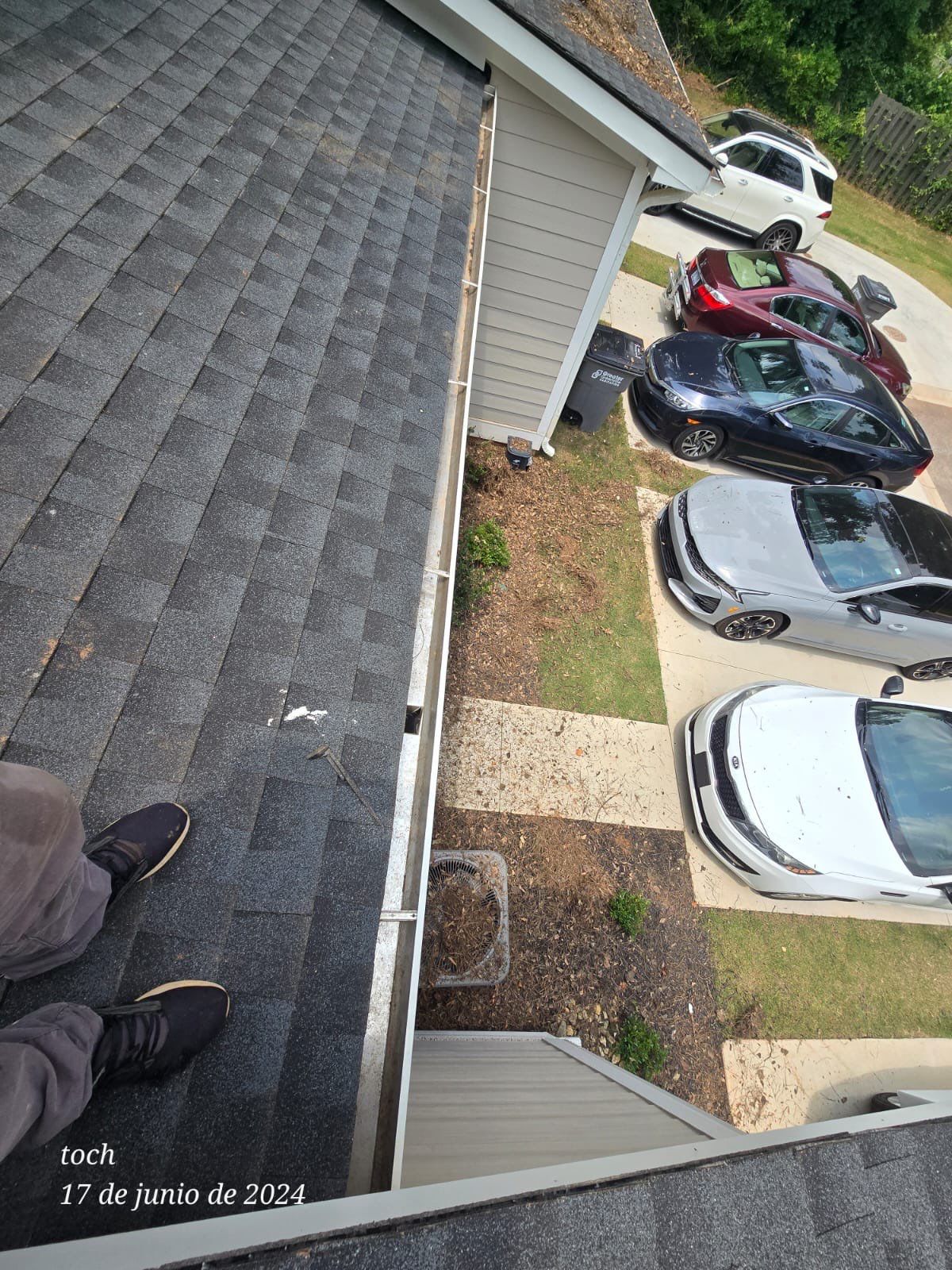 Commercial gutter cleaning Simpsonville & Easley, SC after photo with clean gutters