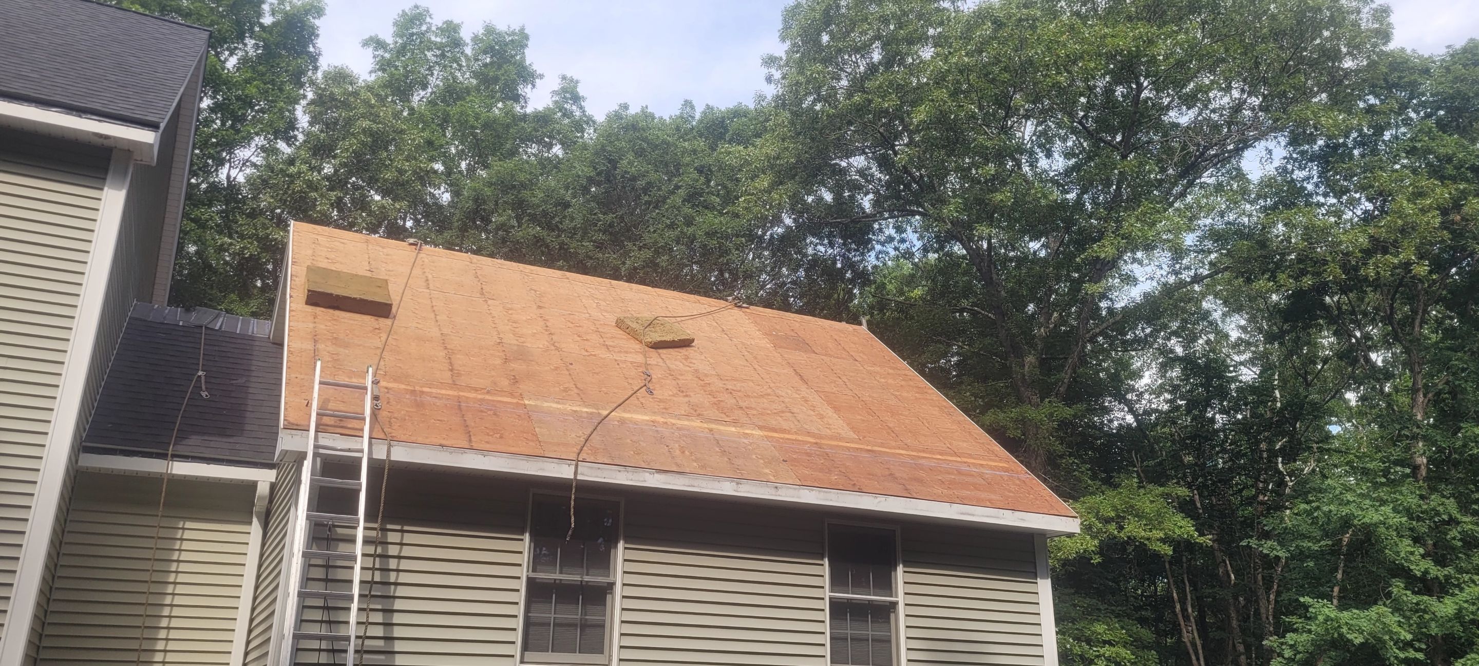 Homeowners in East Hampton, CT get a new roof by DiGiorgi by DiGiorgi Roofing and Siding Inc