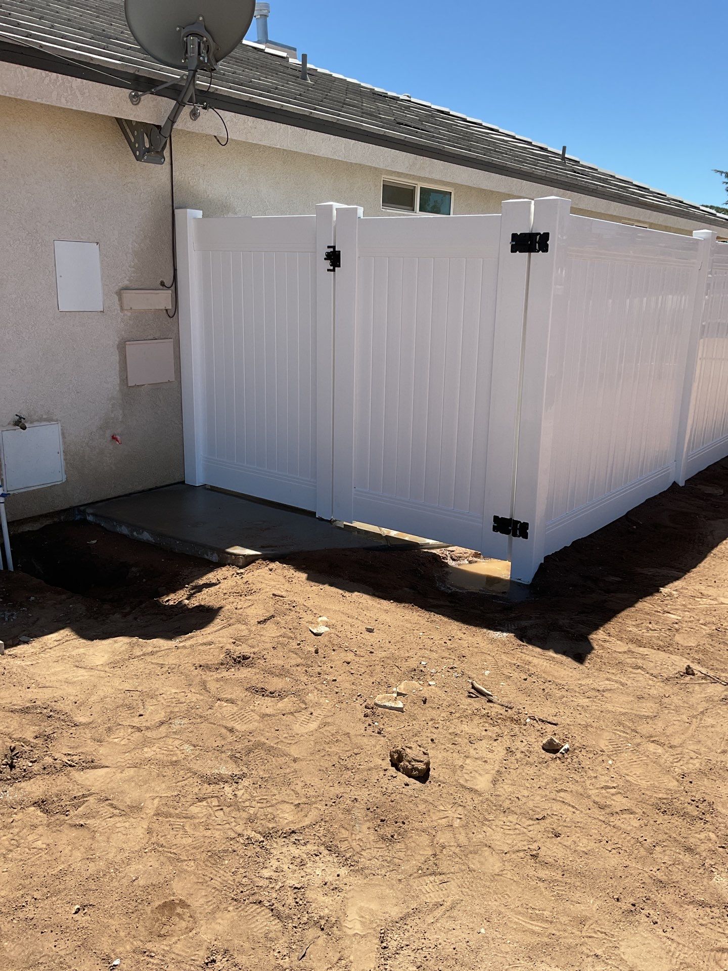 Fence Installation using Vinyl by Fence Guys Inc. 