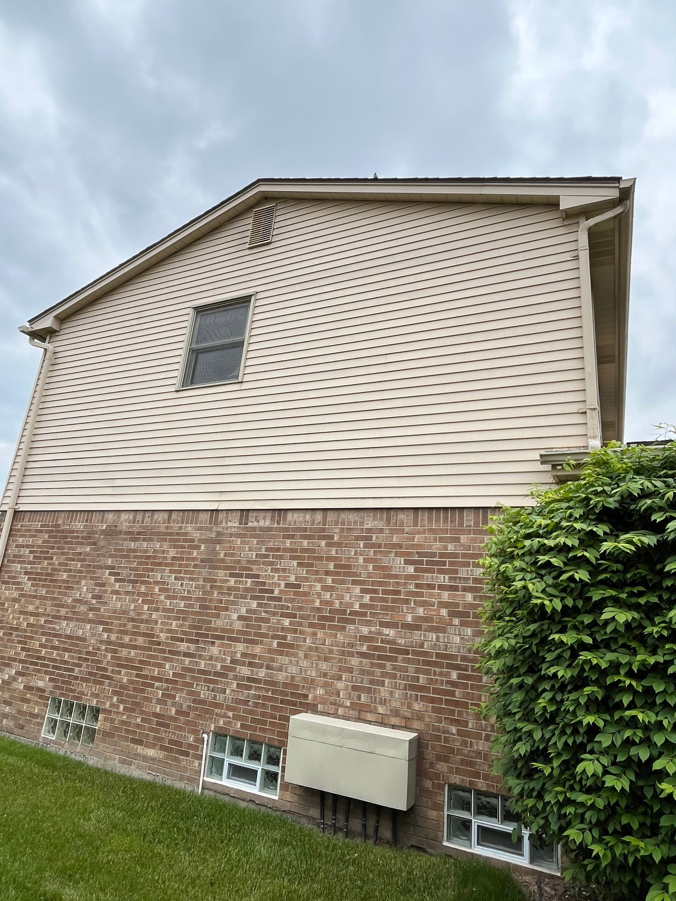 Siding Replacement using Alside S7 Cedar Mill Grain Pebble by 180 Contractors